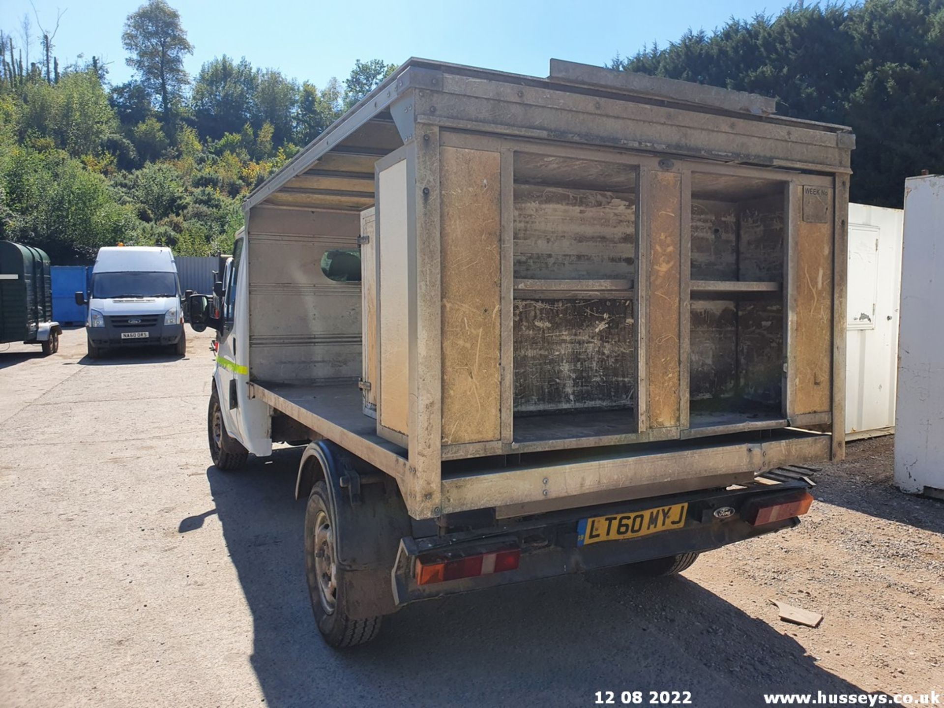 10/60 FORD TRANSIT 100 T350M RWD MILK FLOAT - 2402cc 2dr (White) - Image 16 of 27