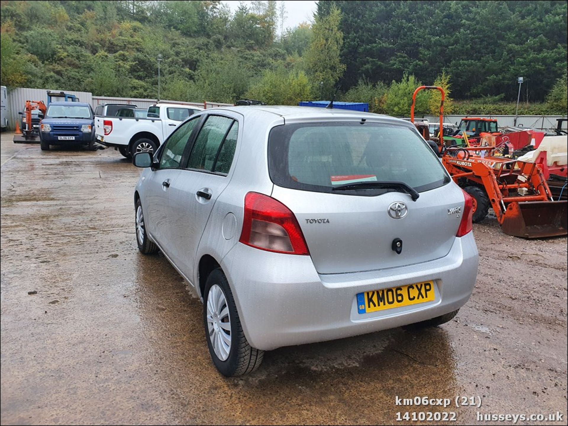 06/06 TOYOTA YARIS T2 - 998cc 5dr Hatchback (Silver, 73k) - Image 21 of 43