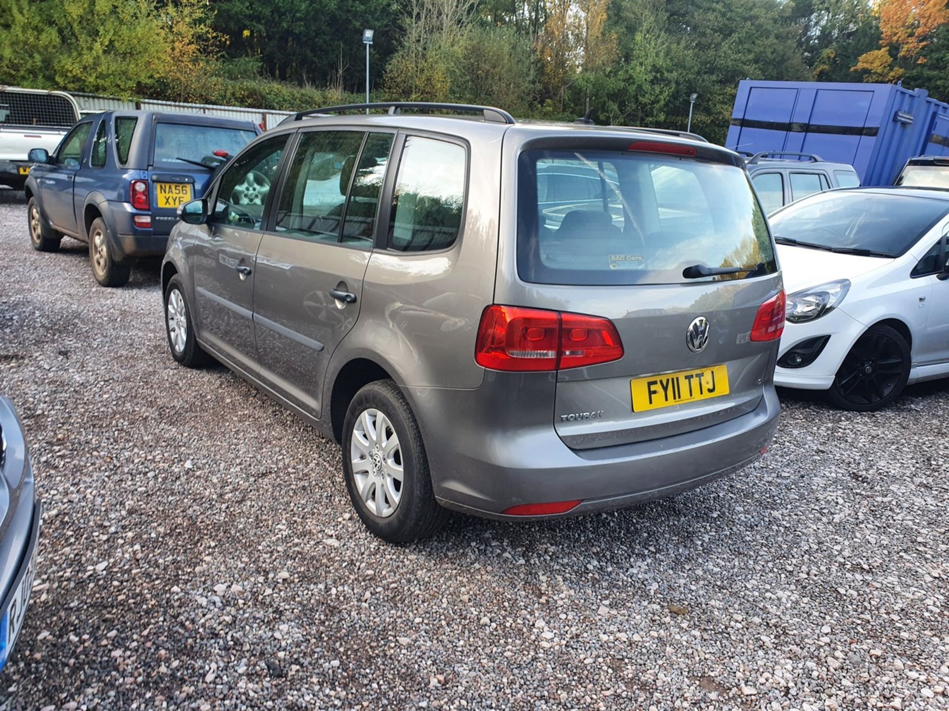 11/11 VOLKSWAGEN TOURAN S TDI 106 - 1598cc 5dr MPV (Grey, 137k) - Image 13 of 46