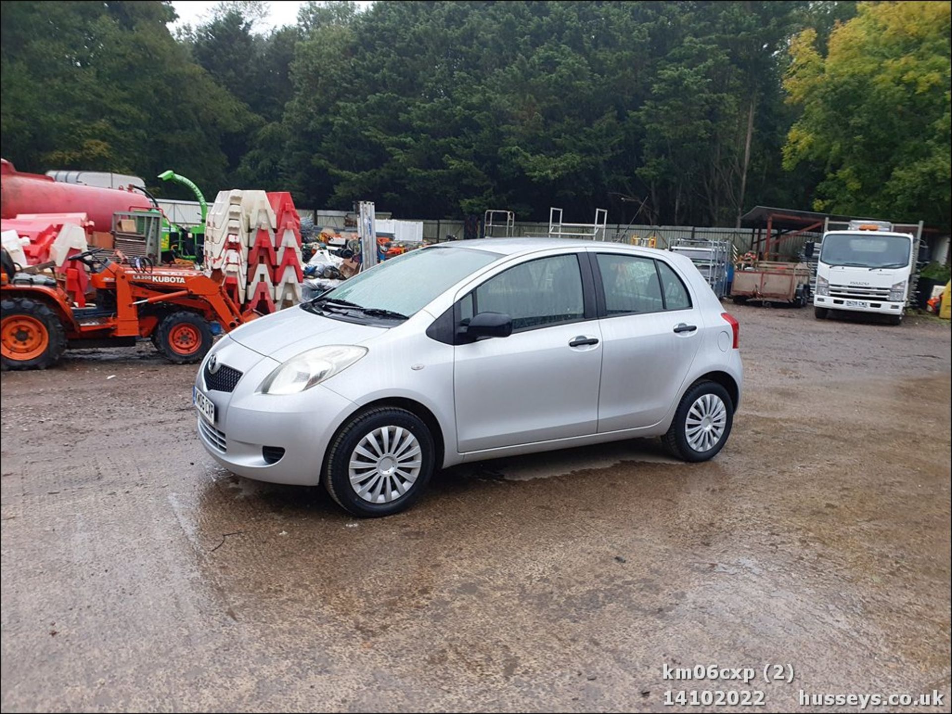 06/06 TOYOTA YARIS T2 - 998cc 5dr Hatchback (Silver, 73k) - Image 2 of 43