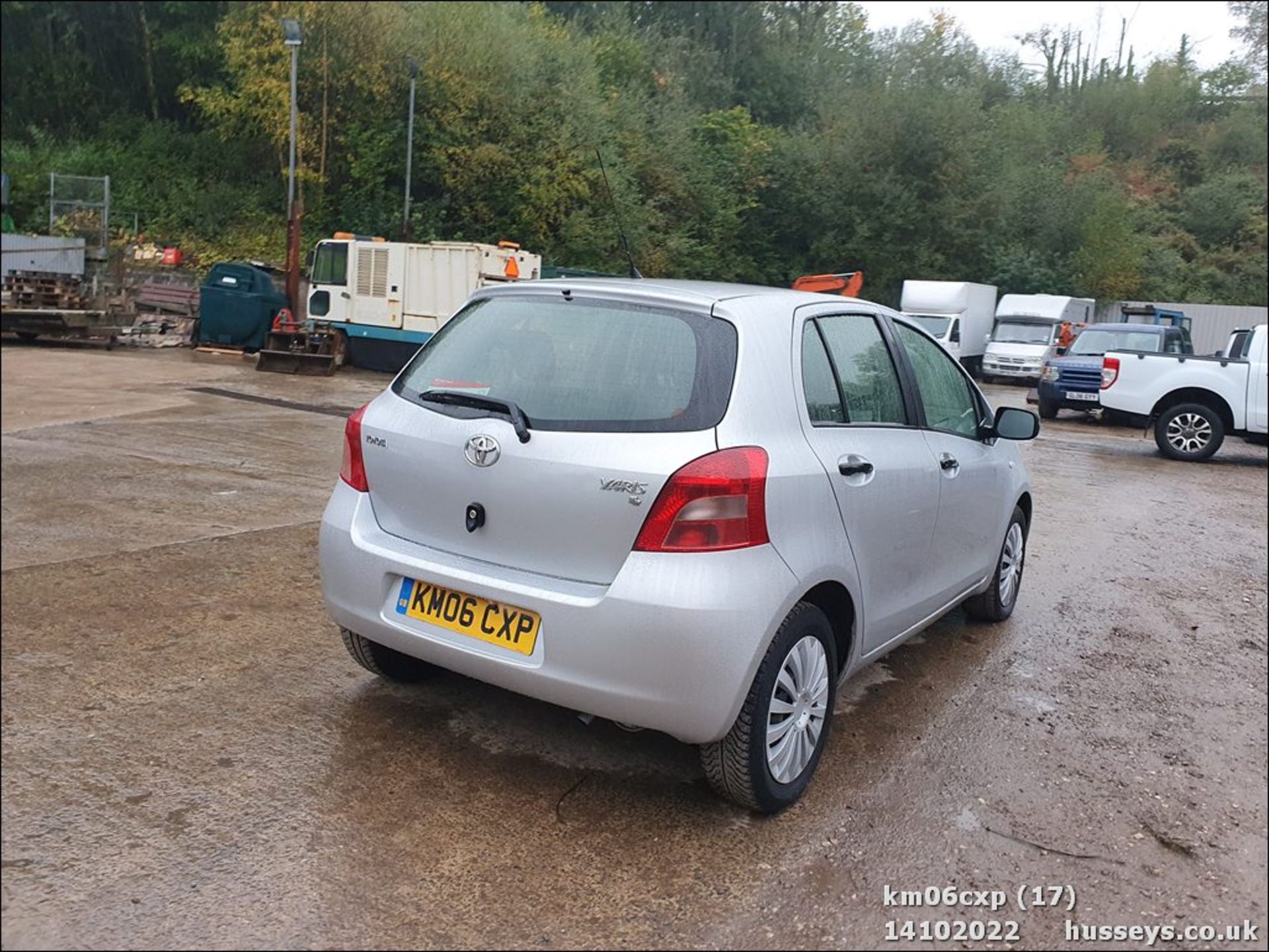 06/06 TOYOTA YARIS T2 - 998cc 5dr Hatchback (Silver, 73k) - Image 17 of 43