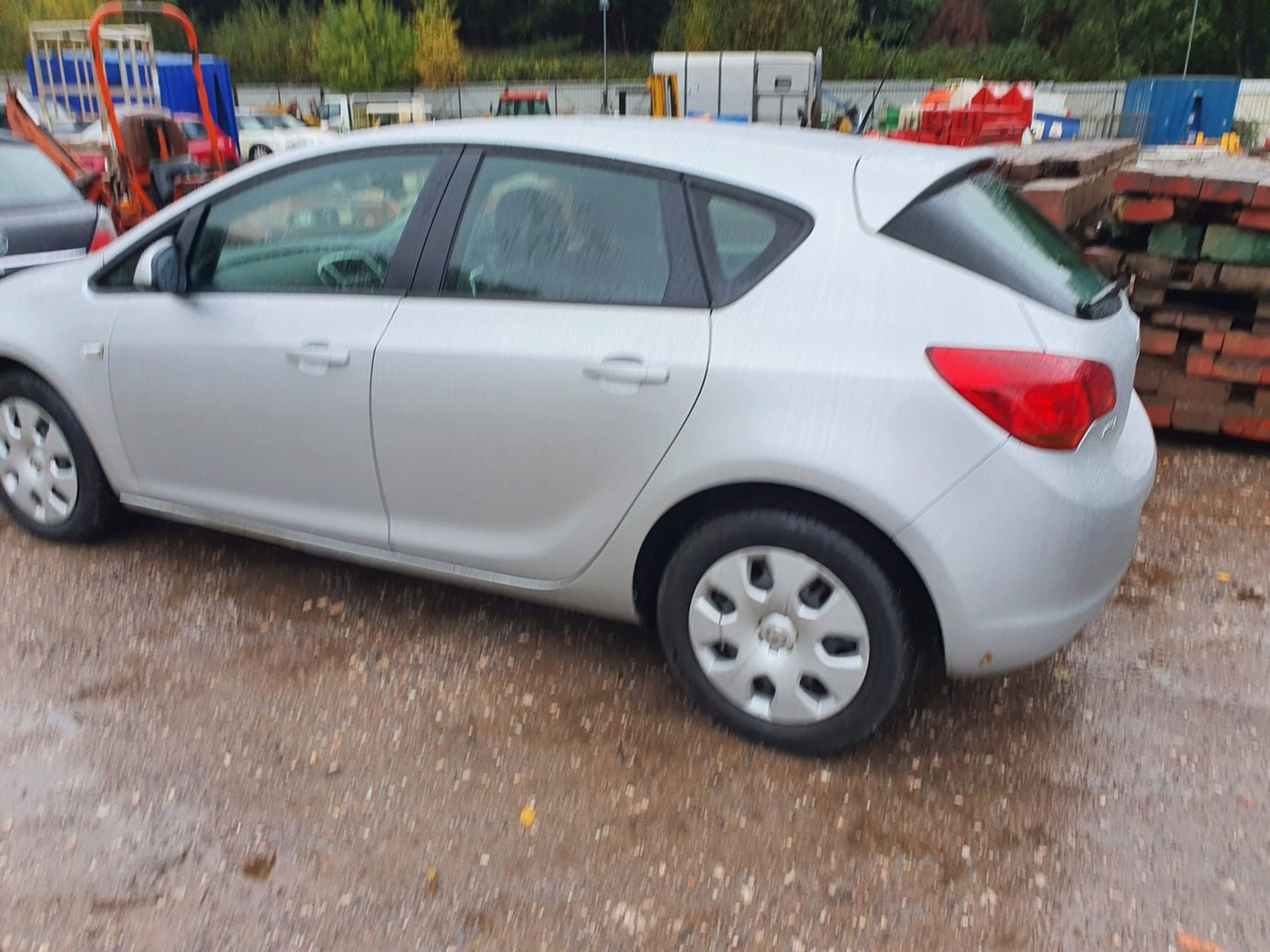 10/60 VAUXHALL ASTRA EXCLUSIV 113 - 1598cc 5dr Hatchback (Silver, 58k) - Image 14 of 23