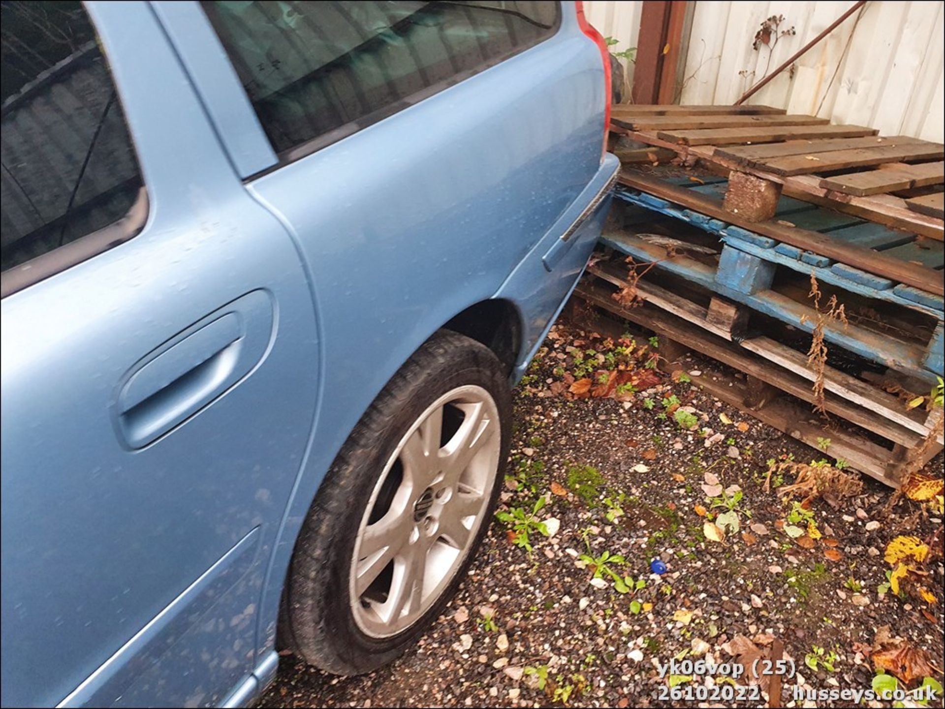 06/06 VOLVO V70 D5 SE E4 - 2401cc 5dr Estate (Blue, 179k) - Image 25 of 28