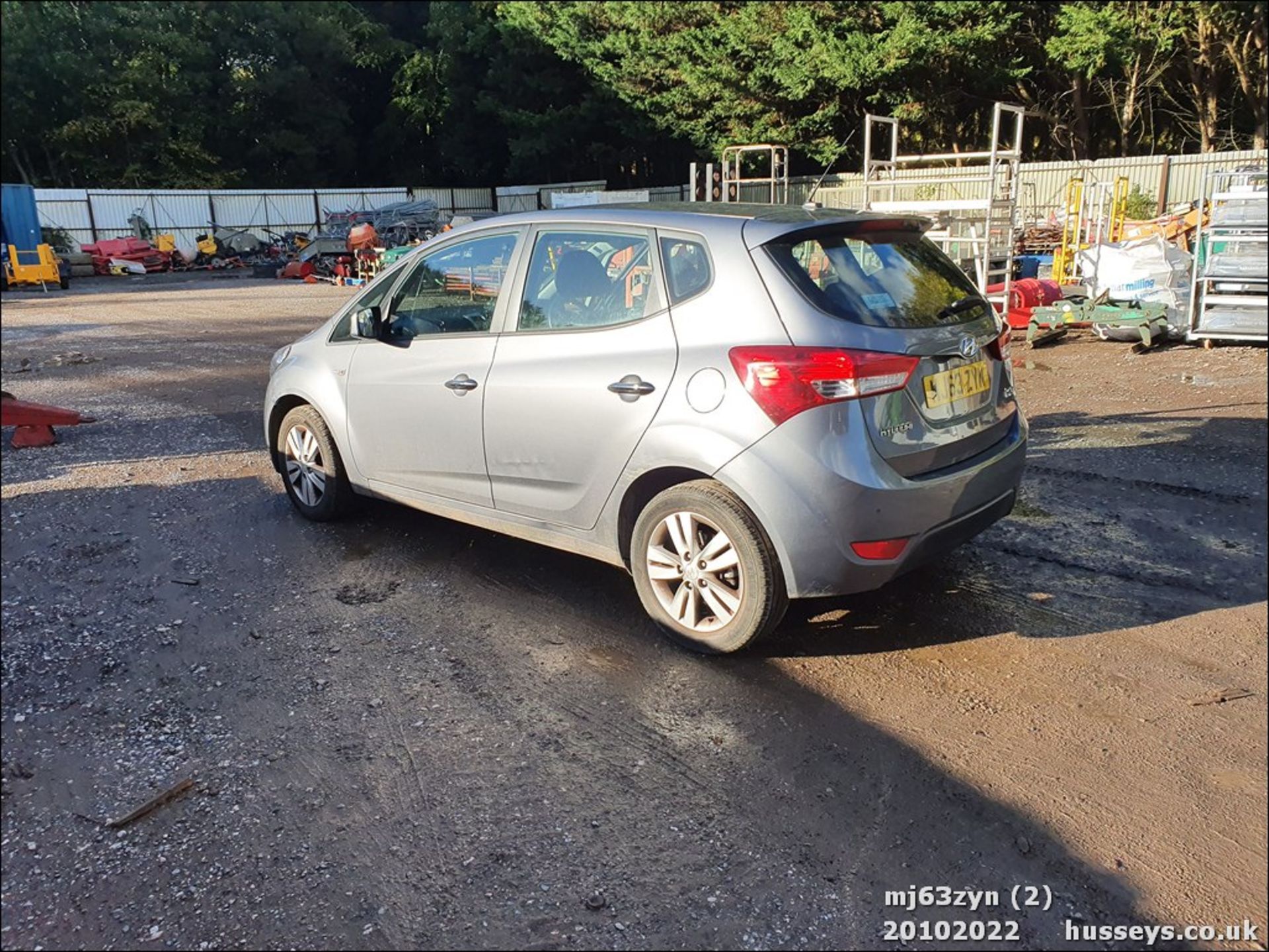 13/63 HYUNDAI IX20 ACTIVE AUTO - 1591cc 5dr MPV (Grey, 66k) - Image 3 of 32