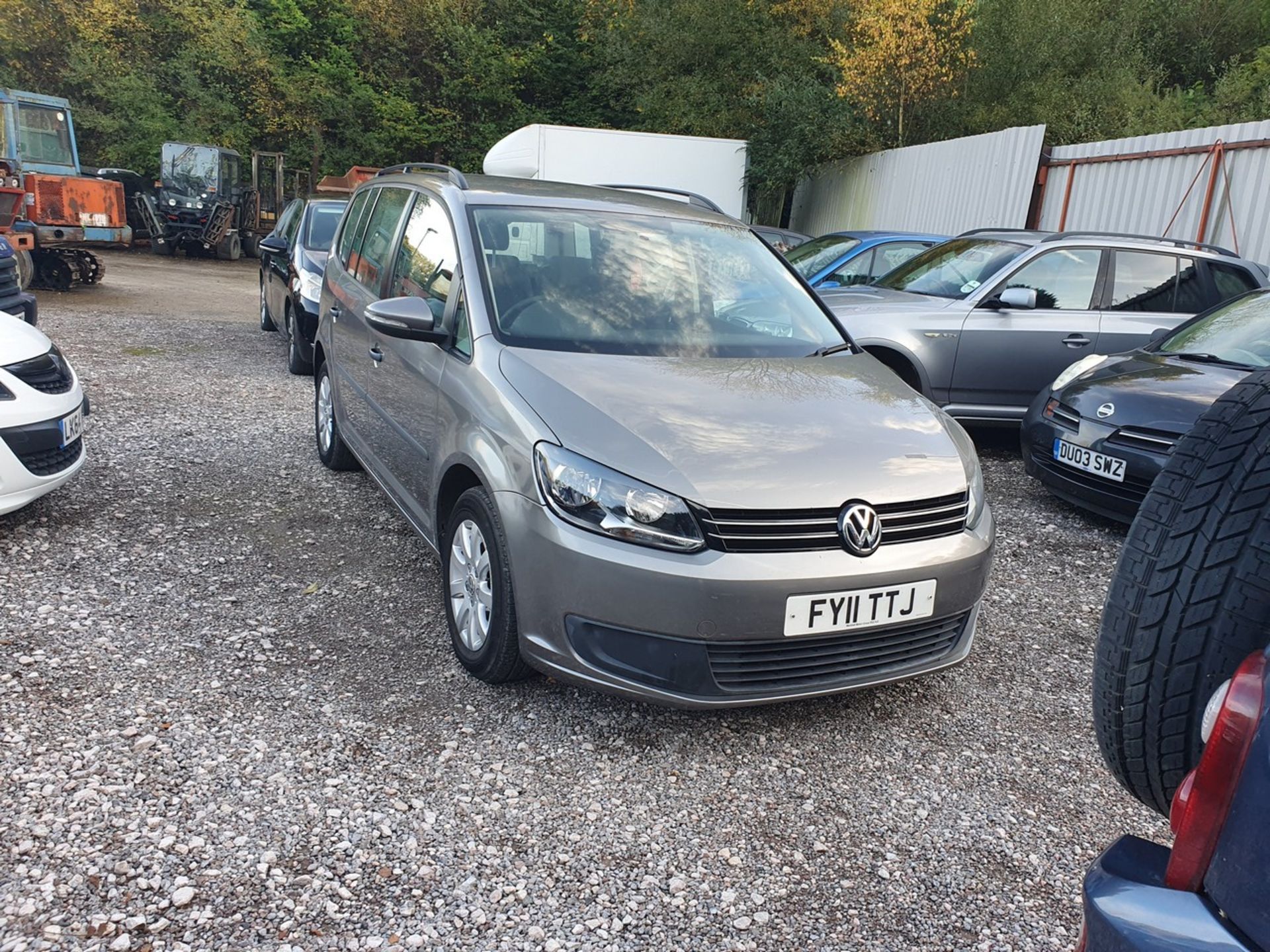 11/11 VOLKSWAGEN TOURAN S TDI 106 - 1598cc 5dr MPV (Grey, 137k) - Image 2 of 46