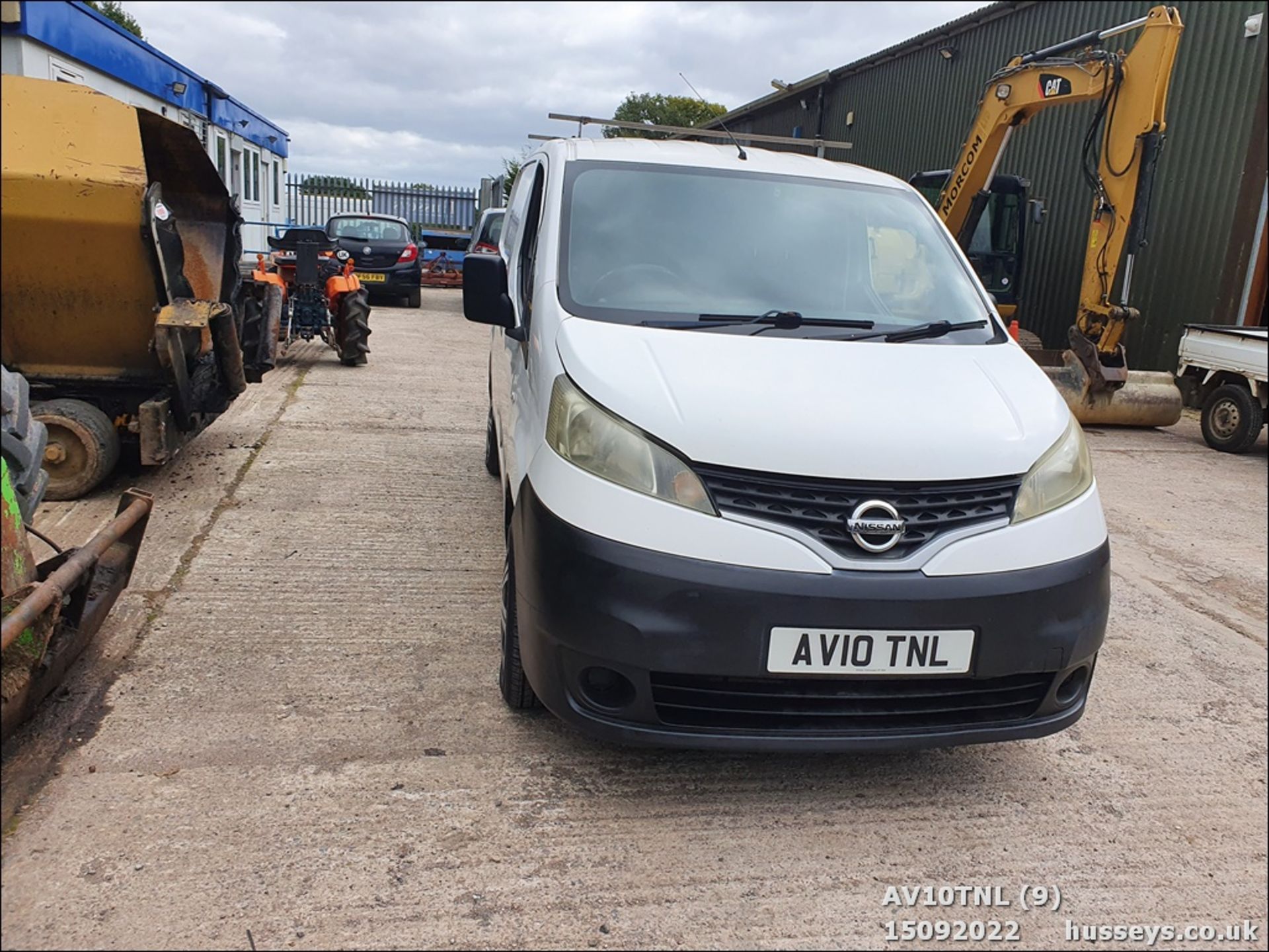 10/10 NISSAN NV200 SE DCI - 1461cc 6dr Van (White) - Image 9 of 35