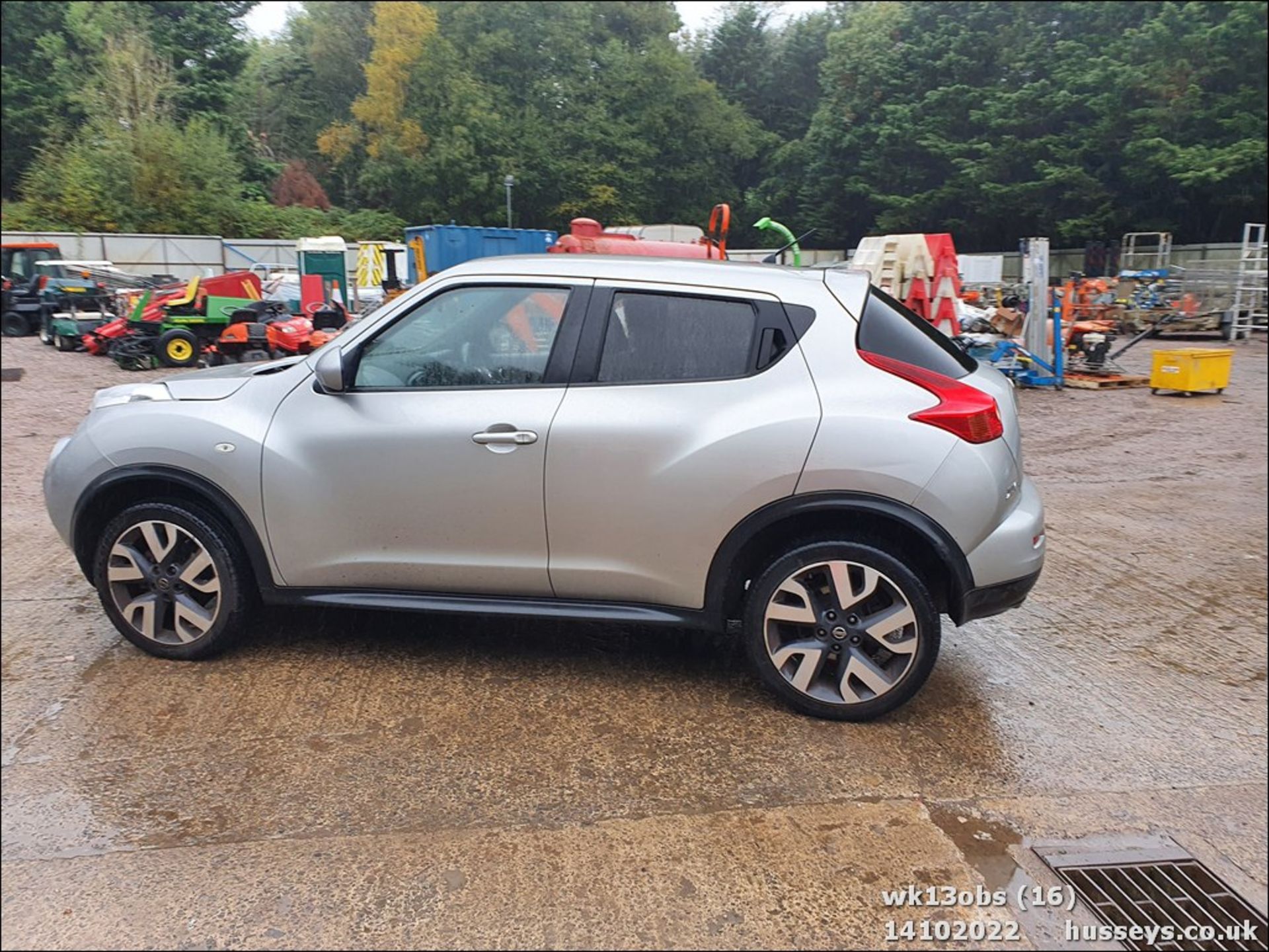 13/13 NISSAN JUKE ACENTA PREMIUM CVT - 1598cc 5dr Hatchback (Silver, 66k) - Image 16 of 42