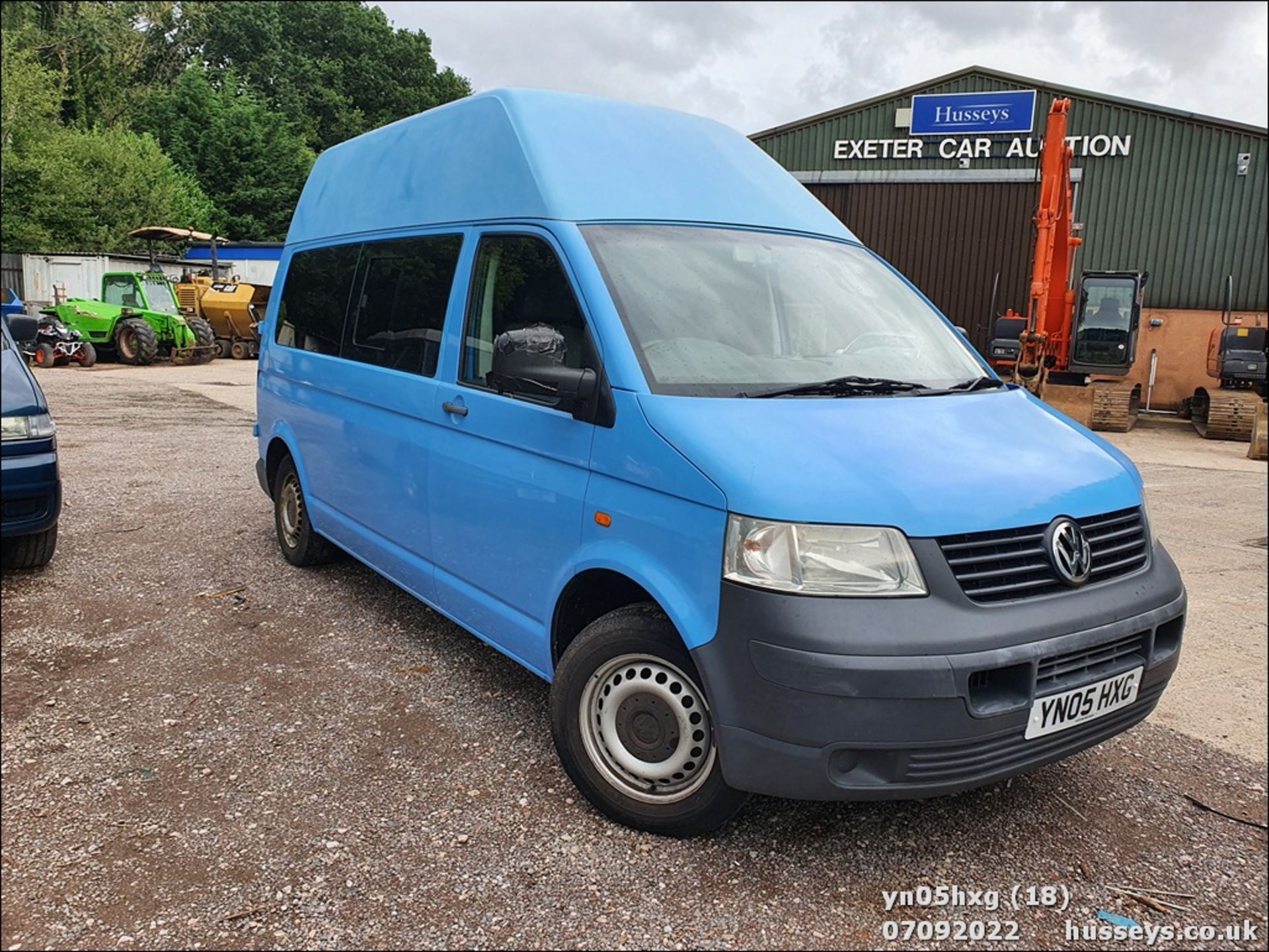 05/05 VOLKSWAGEN TRANSPORTER T30 130 TDI LWB A - 2460cc 5dr Van (Blue, 138k) - Image 18 of 34