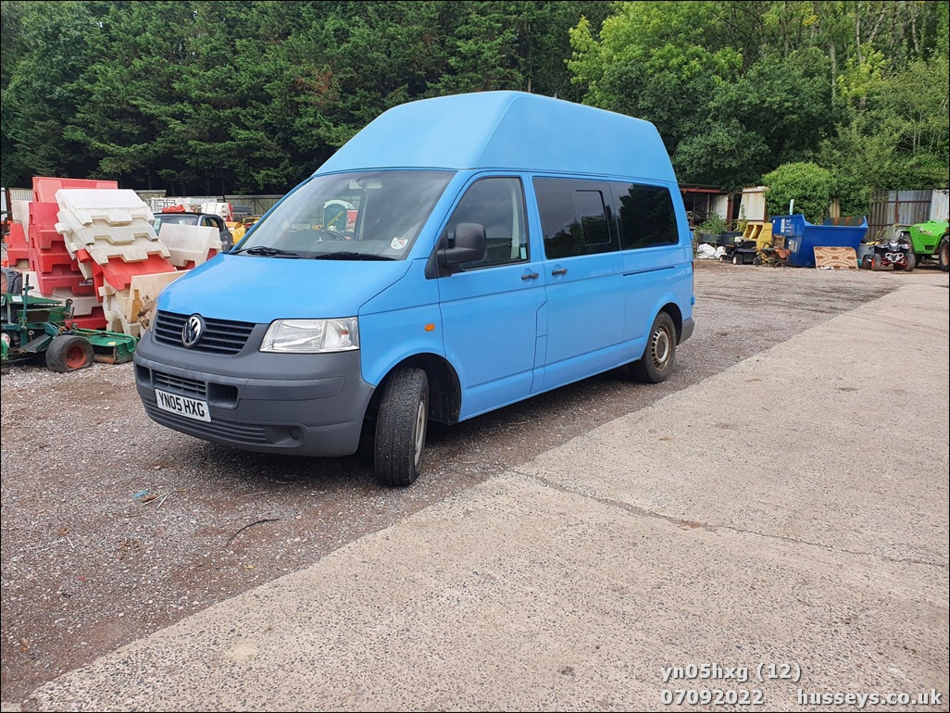 05/05 VOLKSWAGEN TRANSPORTER T30 130 TDI LWB A - 2460cc 5dr Van (Blue, 138k) - Image 11 of 34