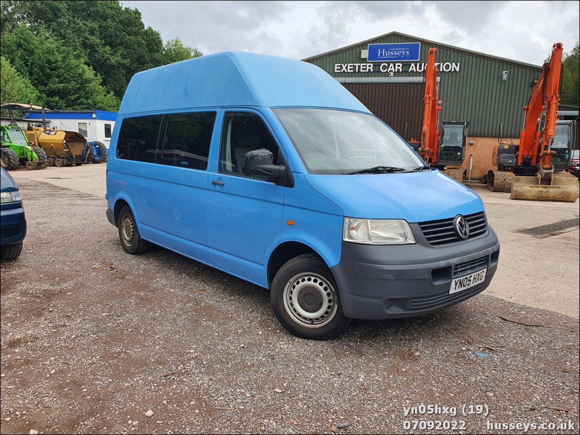 05/05 VOLKSWAGEN TRANSPORTER T30 130 TDI LWB A - 2460cc 5dr Van (Blue, 138k) - Image 19 of 34