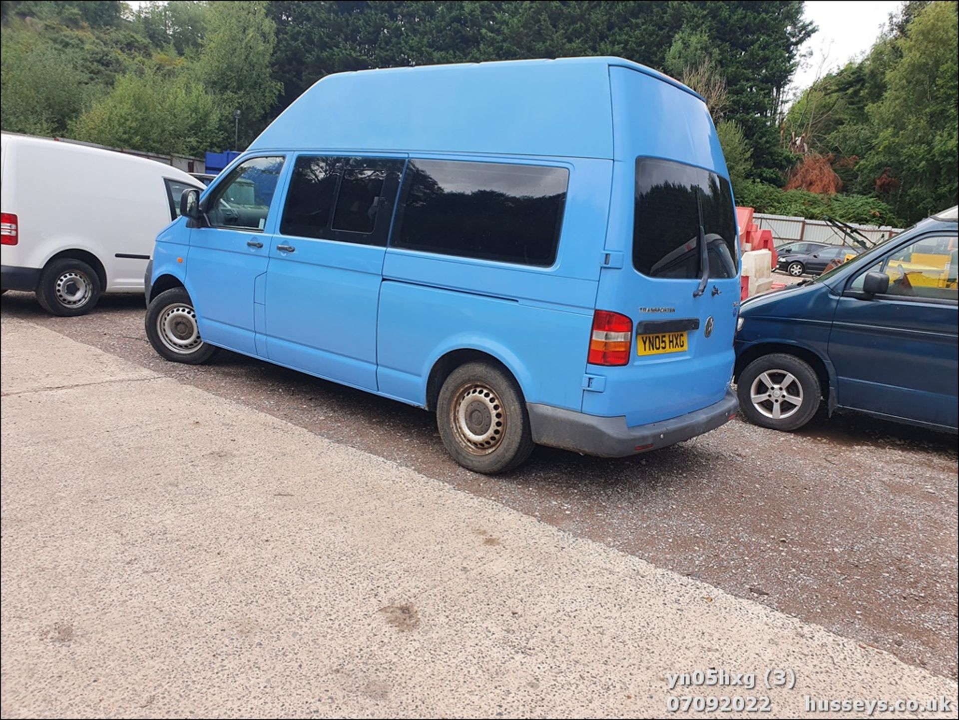 05/05 VOLKSWAGEN TRANSPORTER T30 130 TDI LWB A - 2460cc 5dr Van (Blue, 138k) - Image 3 of 34