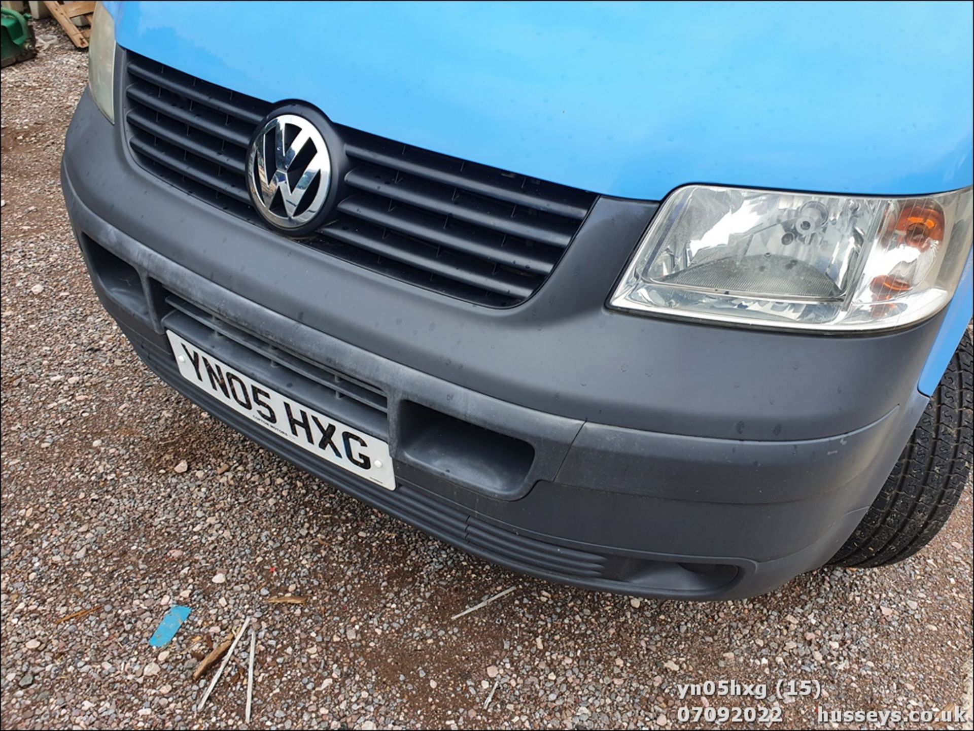 05/05 VOLKSWAGEN TRANSPORTER T30 130 TDI LWB A - 2460cc 5dr Van (Blue, 138k) - Image 14 of 34