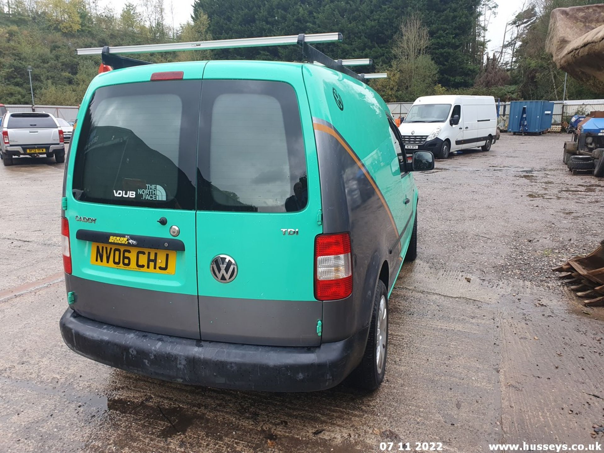 06/06 VOLKSWAGEN CADDY C20 TDI 104 - 1896cc Van (Green) - Image 11 of 25