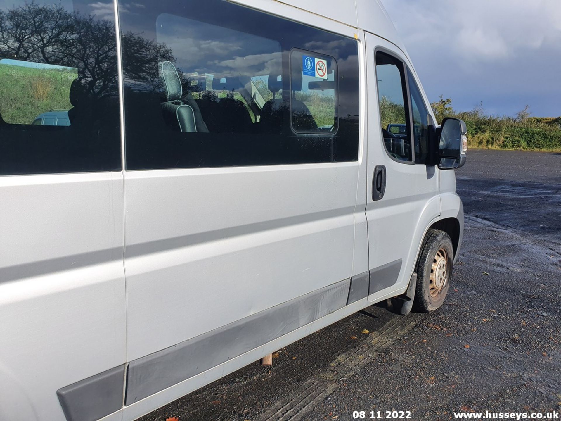 13/13 PEUGEOT BOXER 333 L2H2 HDI - 2198cc 5dr Minibus (Silver, 35k) - Image 17 of 46