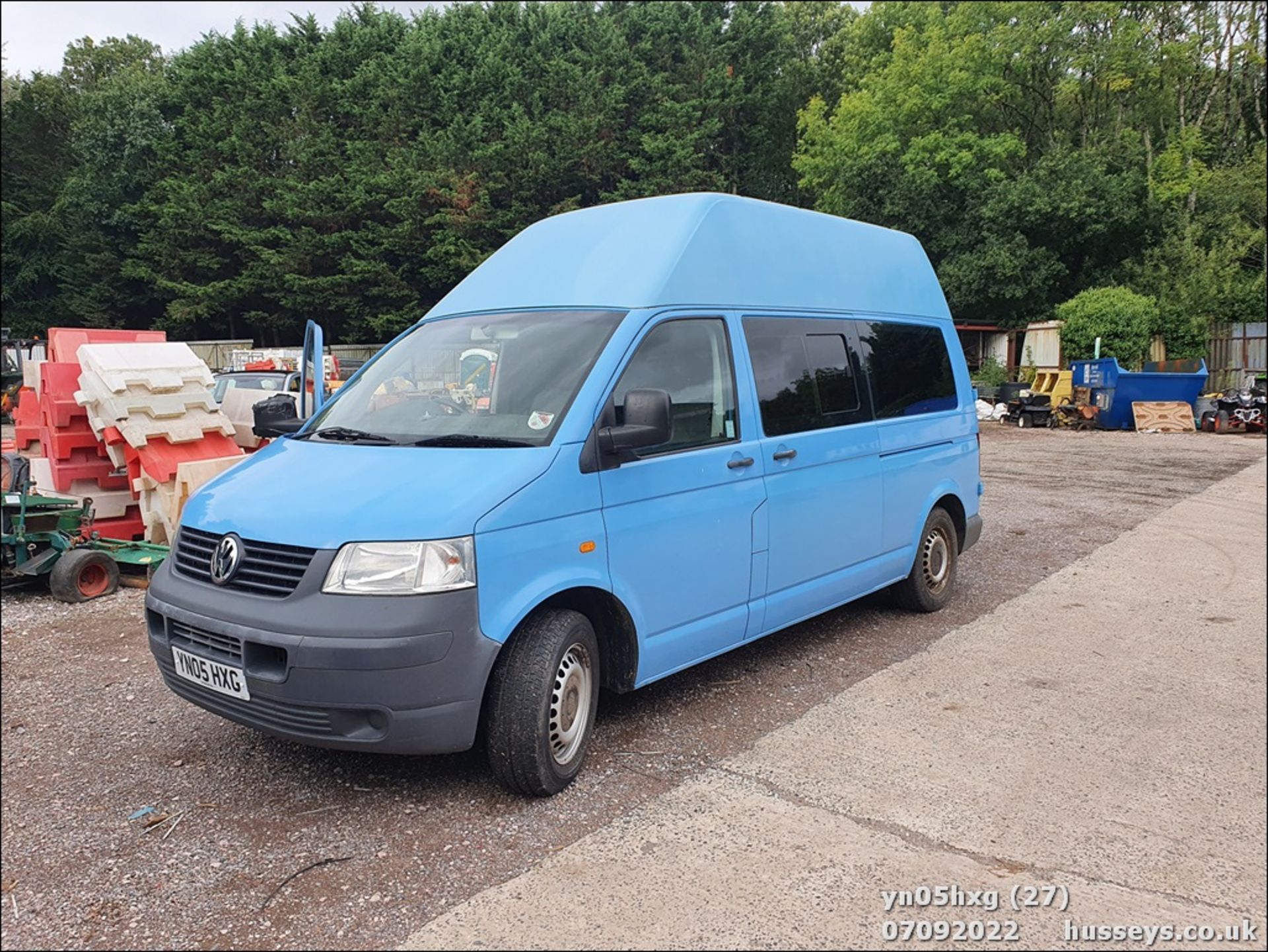 05/05 VOLKSWAGEN TRANSPORTER T30 130 TDI LWB A - 2460cc 5dr Van (Blue, 138k) - Image 27 of 34