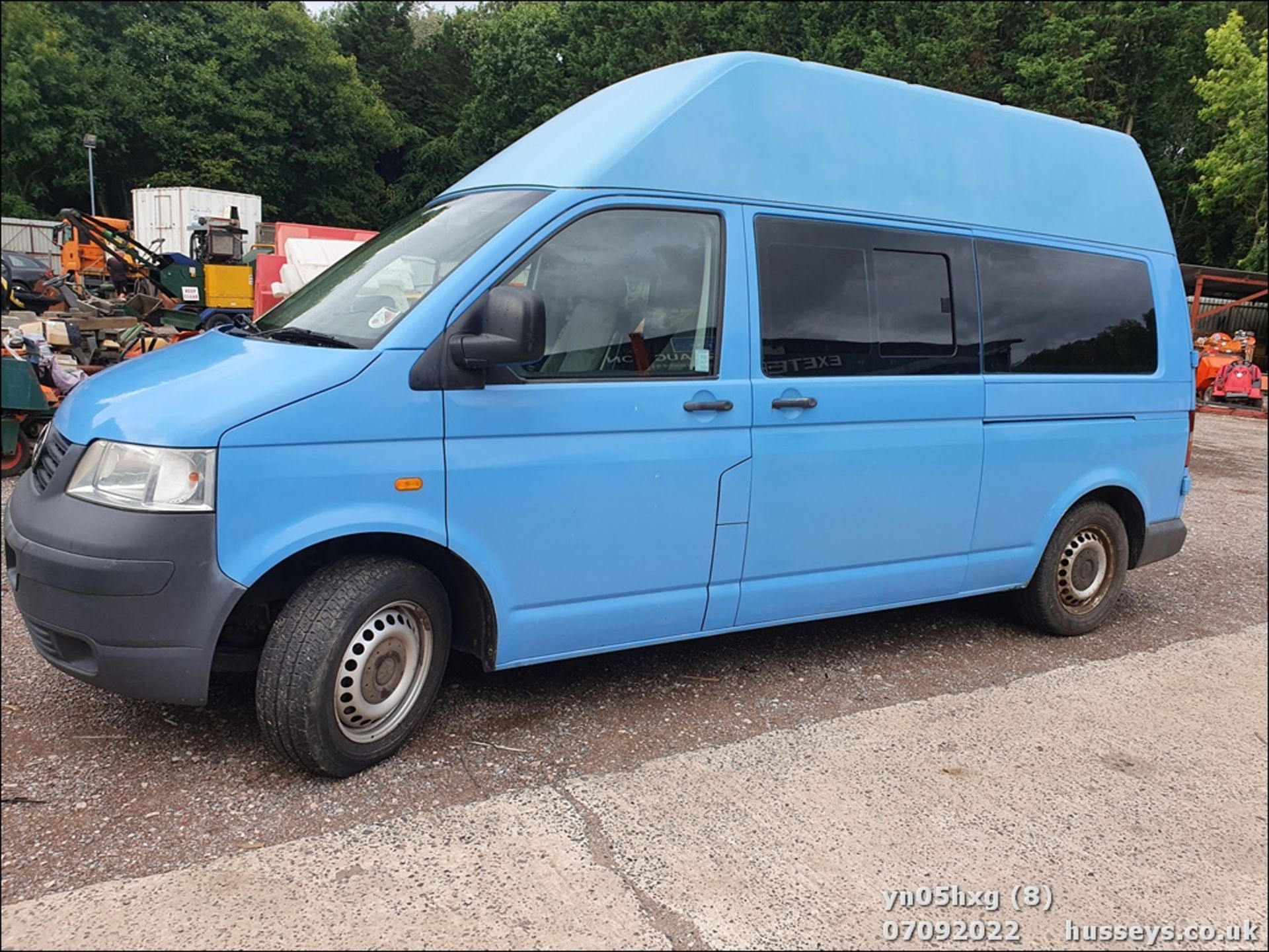 05/05 VOLKSWAGEN TRANSPORTER T30 130 TDI LWB A - 2460cc 5dr Van (Blue, 138k) - Image 8 of 34