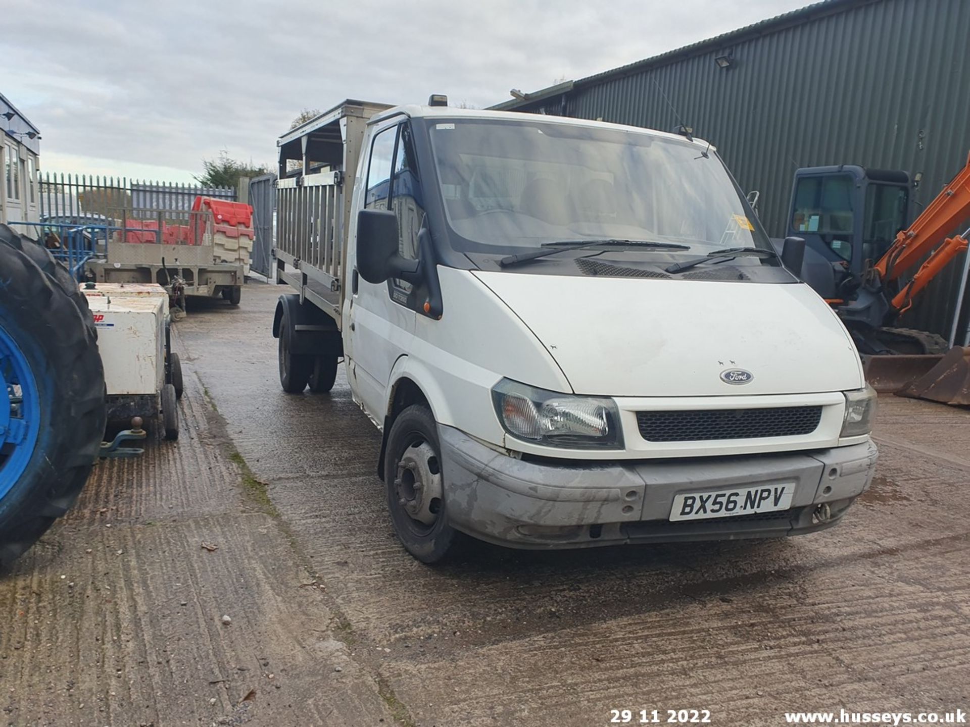 06/56 FORD TRANSIT 350 MWB TD MILK FLOAT 2402cc 2dr (White, 114k) - Image 7 of 28