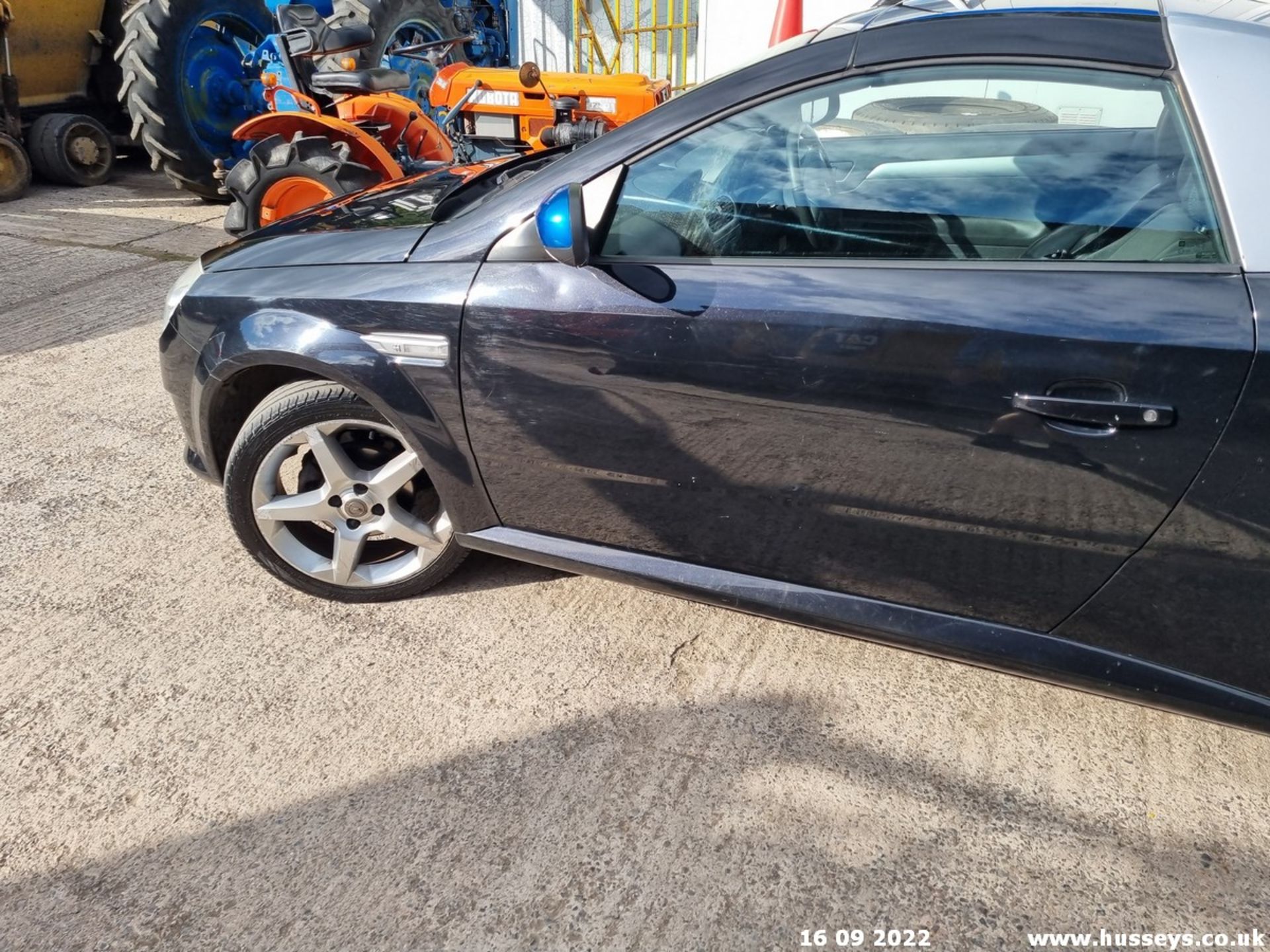 08/58 VAUXHALL TIGRA EXCLUSIV - 1364cc 2dr Convertible (Black) - Image 10 of 20