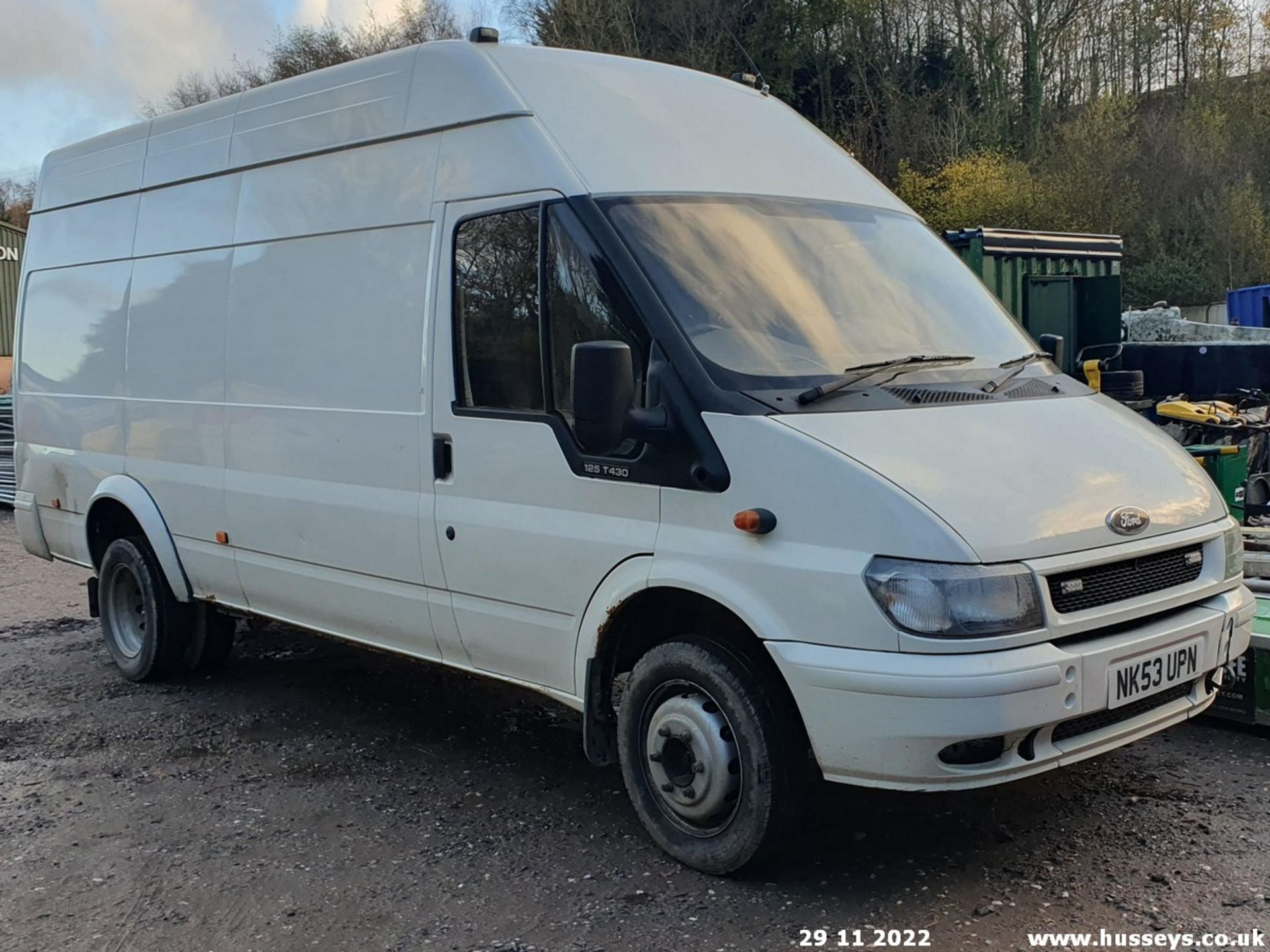 04/53 FORD TRANSIT 350 - 2402cc 5dr Van (White)