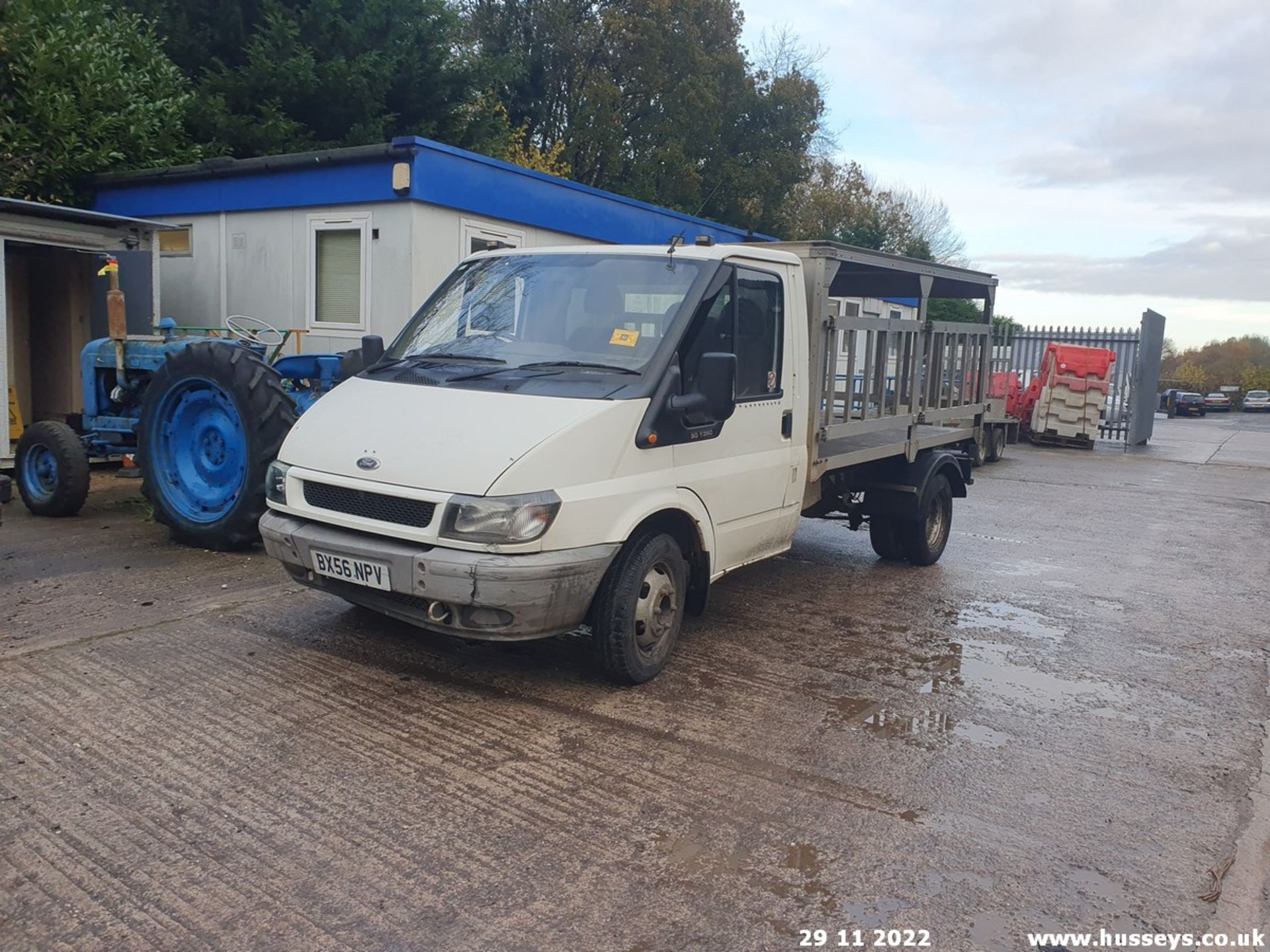 06/56 FORD TRANSIT 350 MWB TD MILK FLOAT 2402cc 2dr (White, 114k) - Image 27 of 28