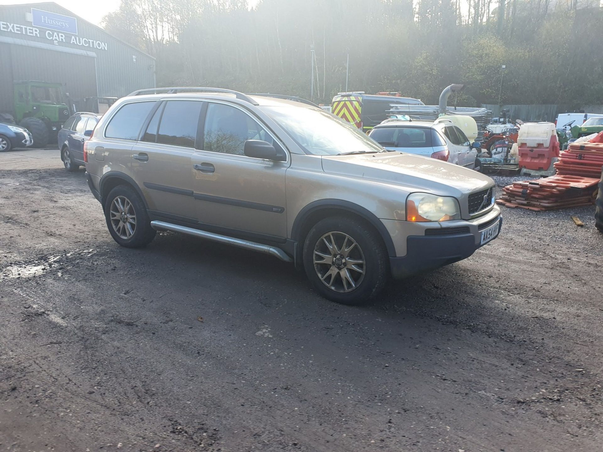 04/54 VOLVO XC 90 T6 SE AWD SEMI-AUTO - 2922cc 5dr Estate (Gold, 137k) - Image 8 of 47