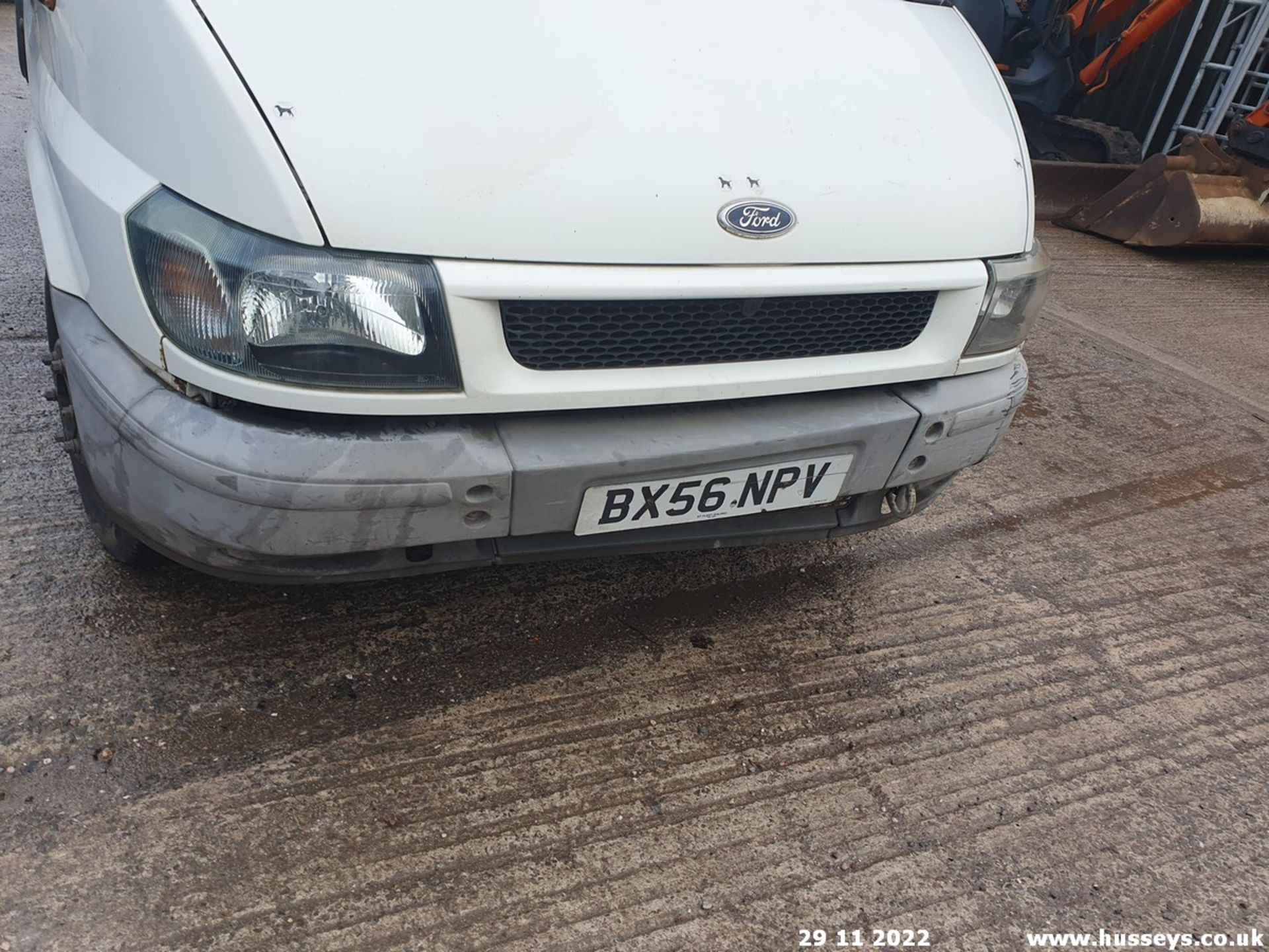 06/56 FORD TRANSIT 350 MWB TD MILK FLOAT 2402cc 2dr (White, 114k) - Image 8 of 28