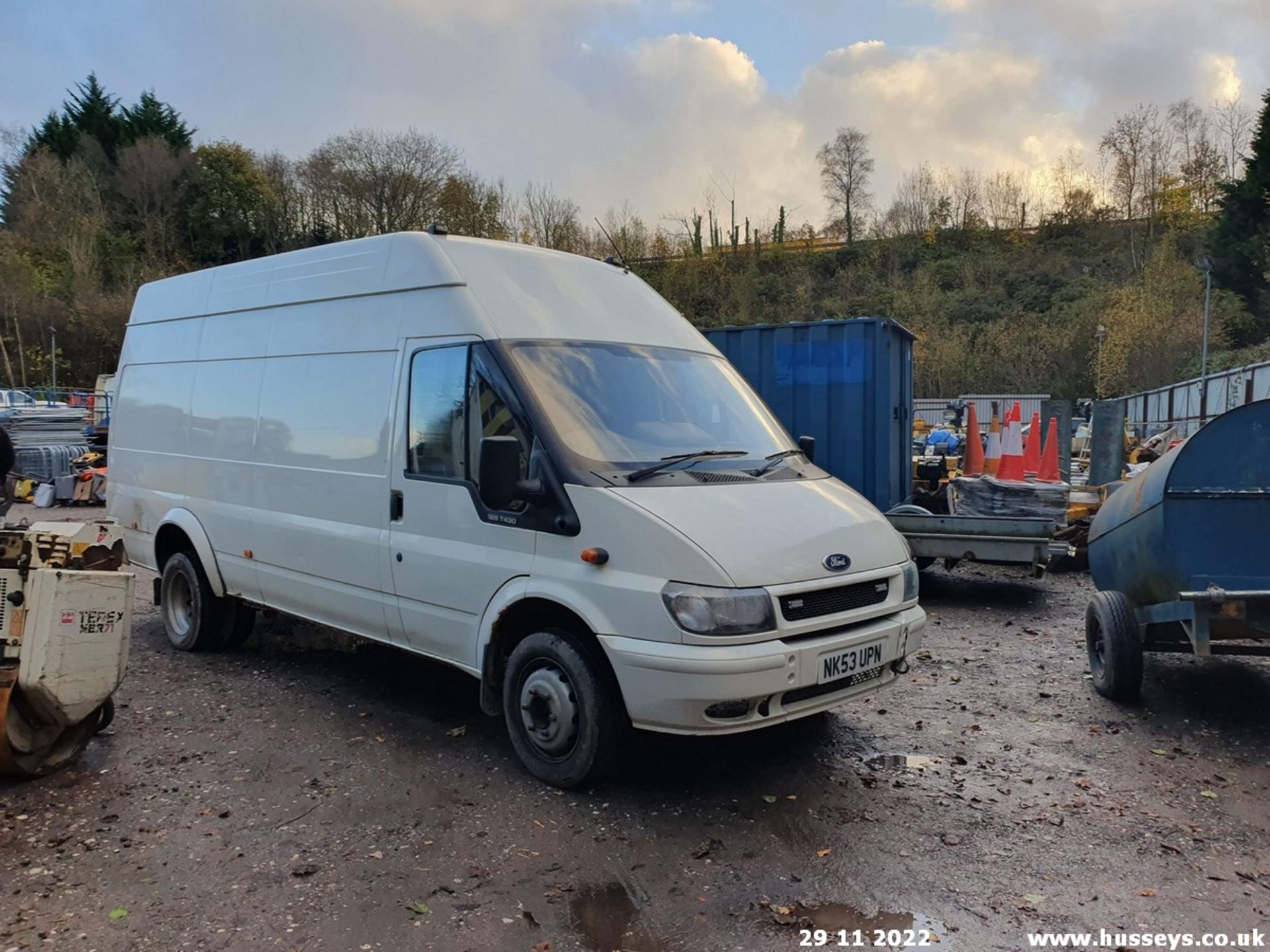 04/53 FORD TRANSIT 350 - 2402cc 5dr Van (White) - Image 2 of 21