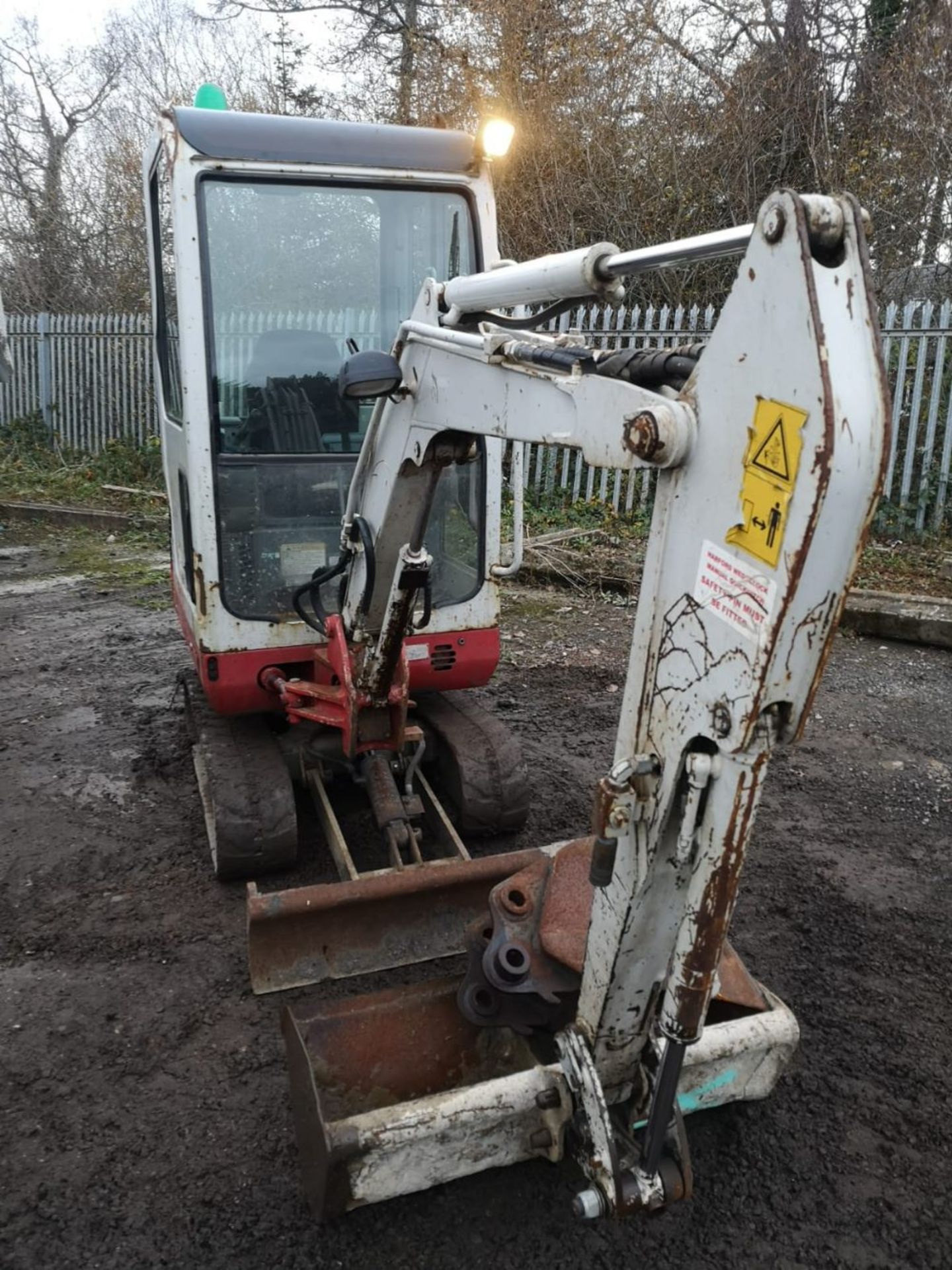 TAKEUCHI TB106 CABBED MINI DIGGER C.W 2 BUCKETS 2012 RTD - Image 3 of 7