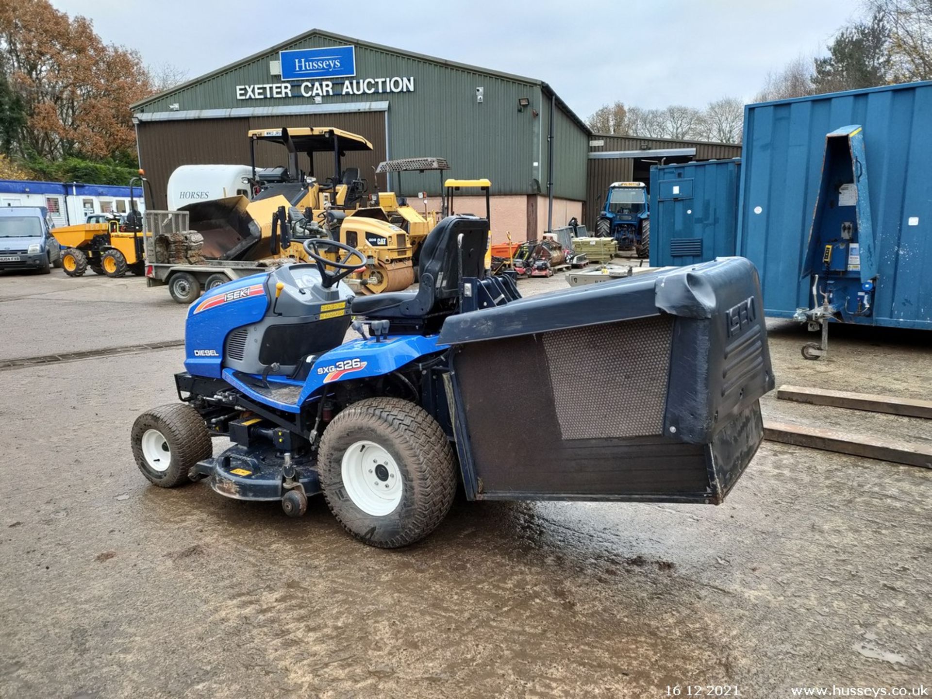 ISEKI SXG326 DIESEL RIDE ON MOWER 2014 C/W COLLECTOR 865HRS - Image 4 of 10