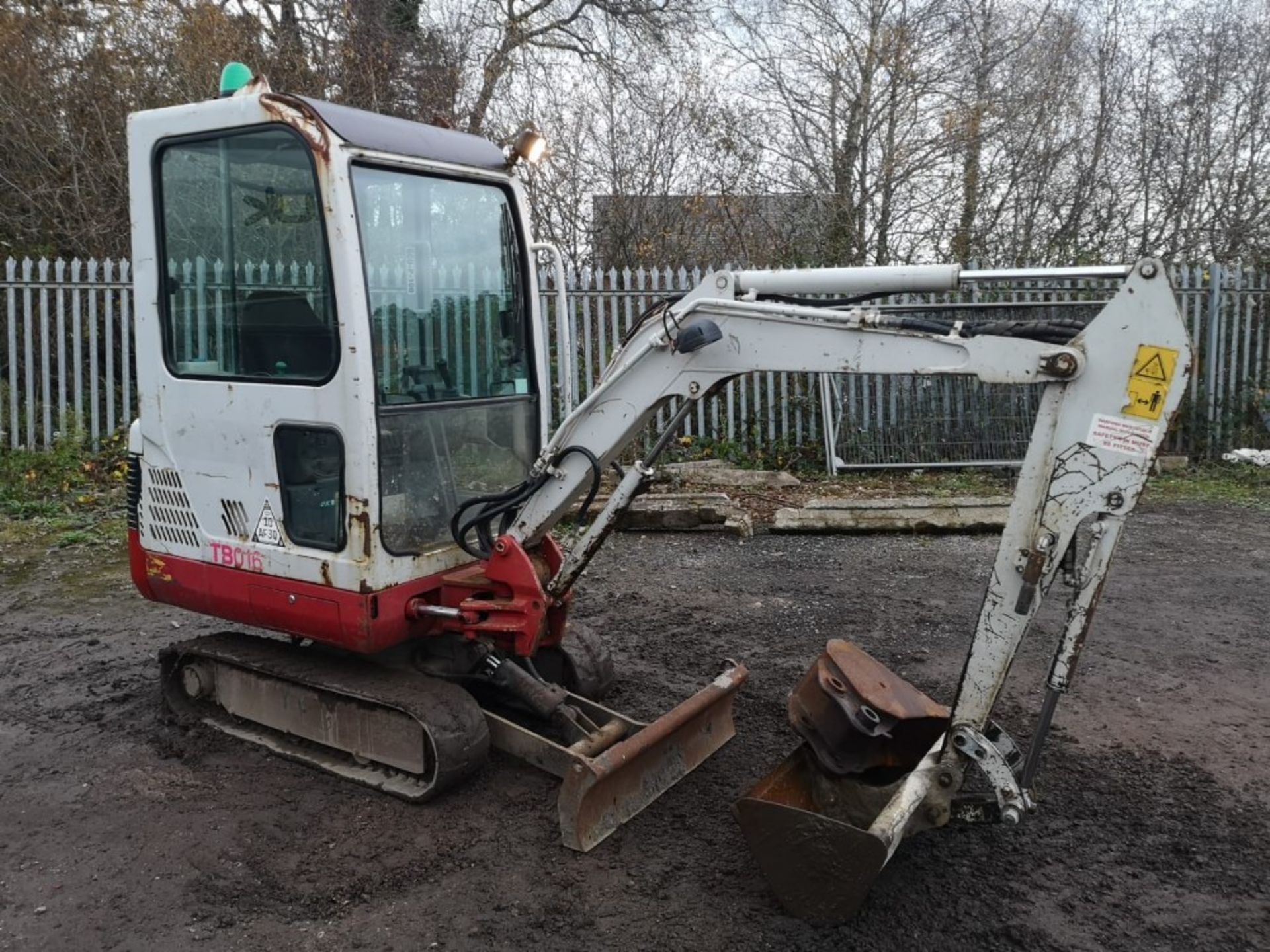 TAKEUCHI TB106 CABBED MINI DIGGER C.W 2 BUCKETS 2012 RTD