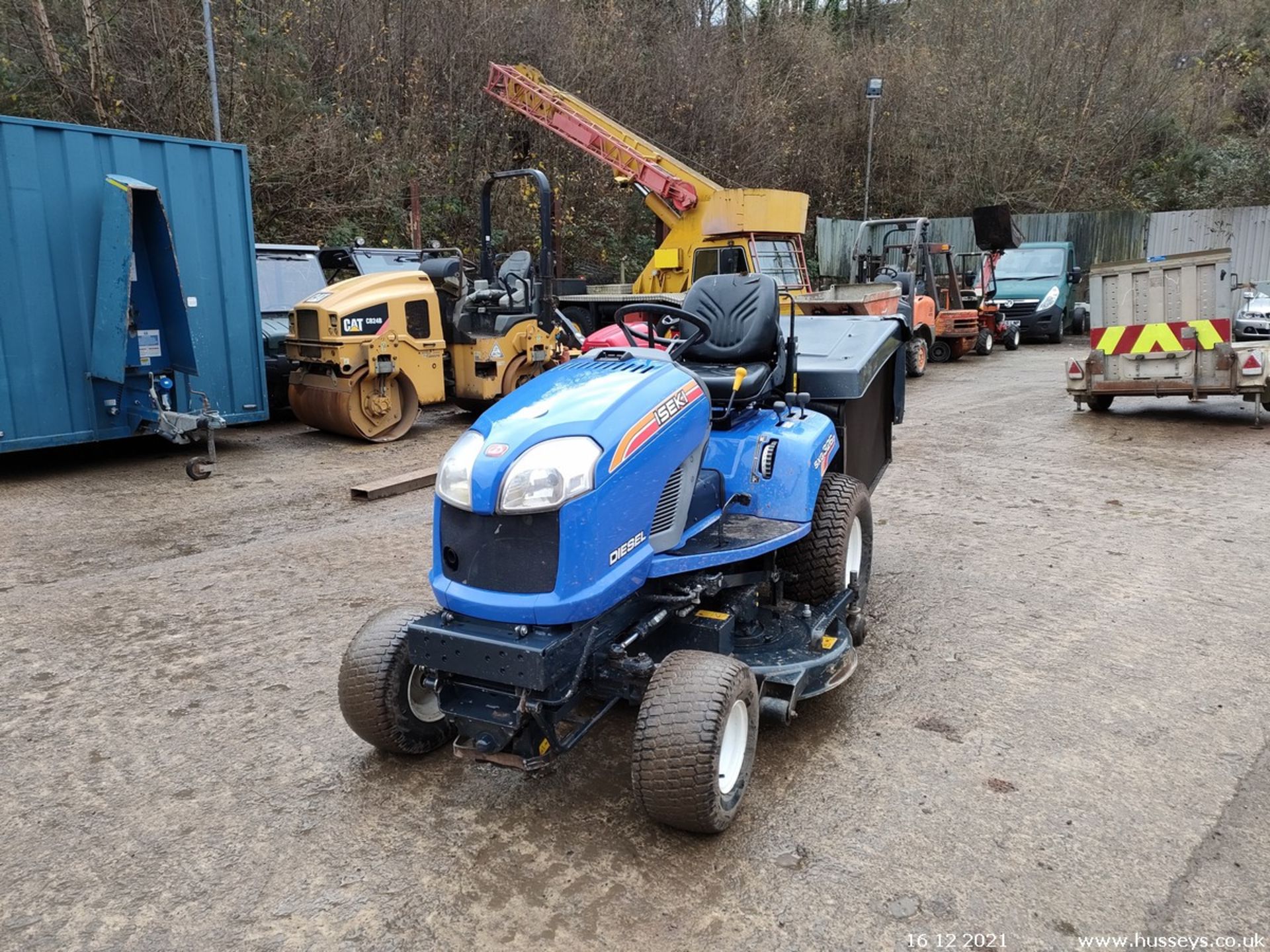 ISEKI SXG326 DIESEL RIDE ON MOWER 2014 C/W COLLECTOR 865HRS - Image 2 of 10