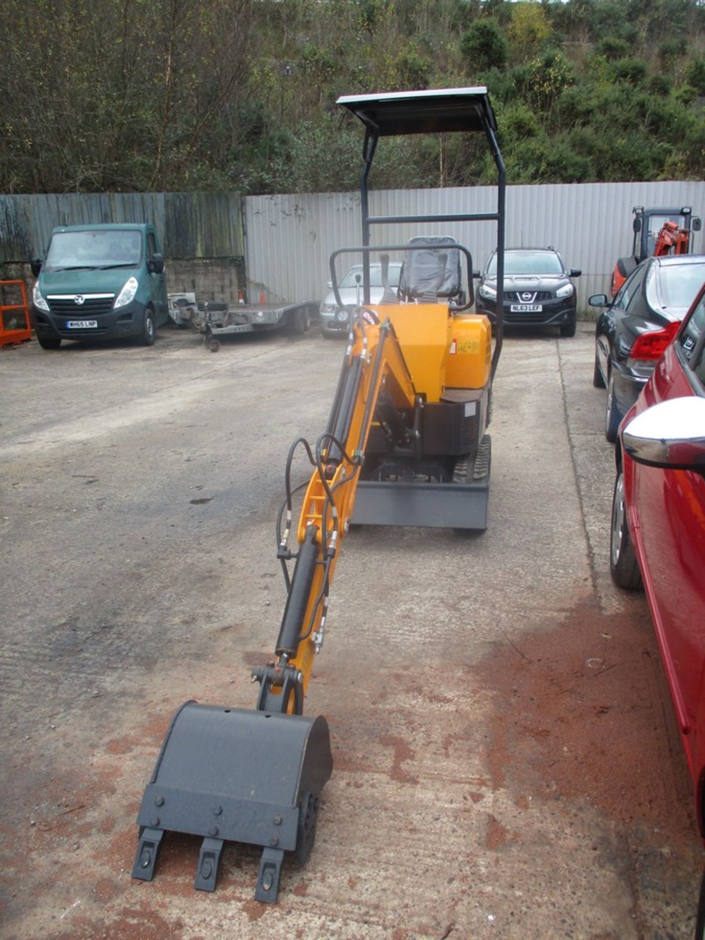 1 TON MINI DIGGER 2021 52HRS - AS NEW - C/W 1 BUCKET - Image 9 of 9