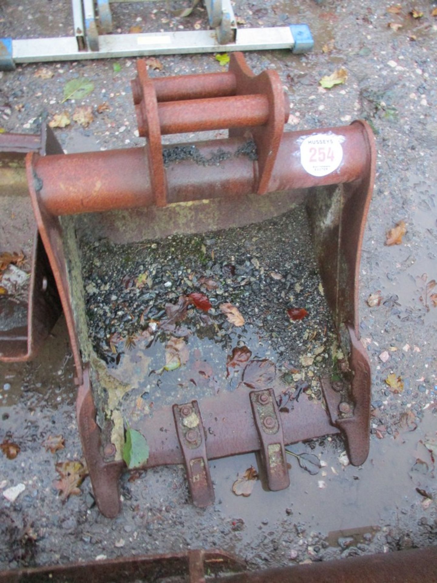 MINI DIGGER BUCKET