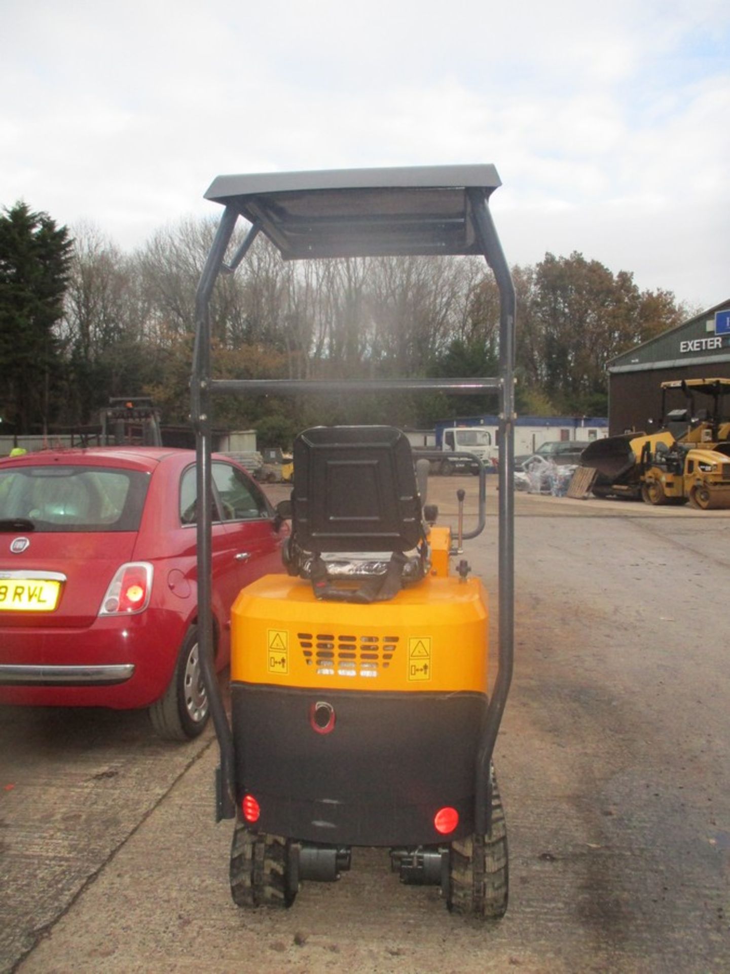 1 TON MINI DIGGER 2021 52HRS - AS NEW - C/W 1 BUCKET - Image 3 of 9