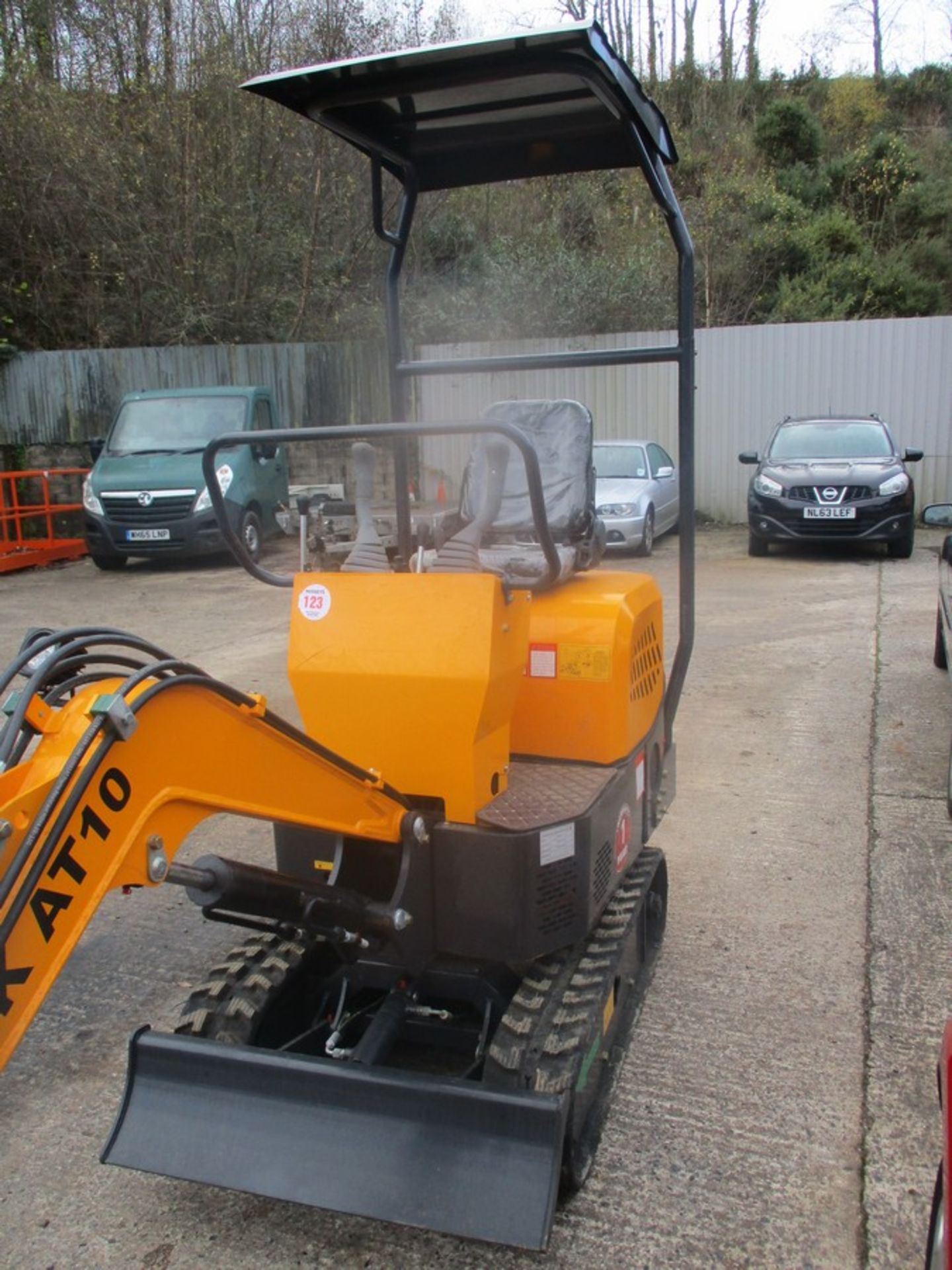 1 TON MINI DIGGER 2021 52HRS - AS NEW - C/W 1 BUCKET - Image 5 of 9