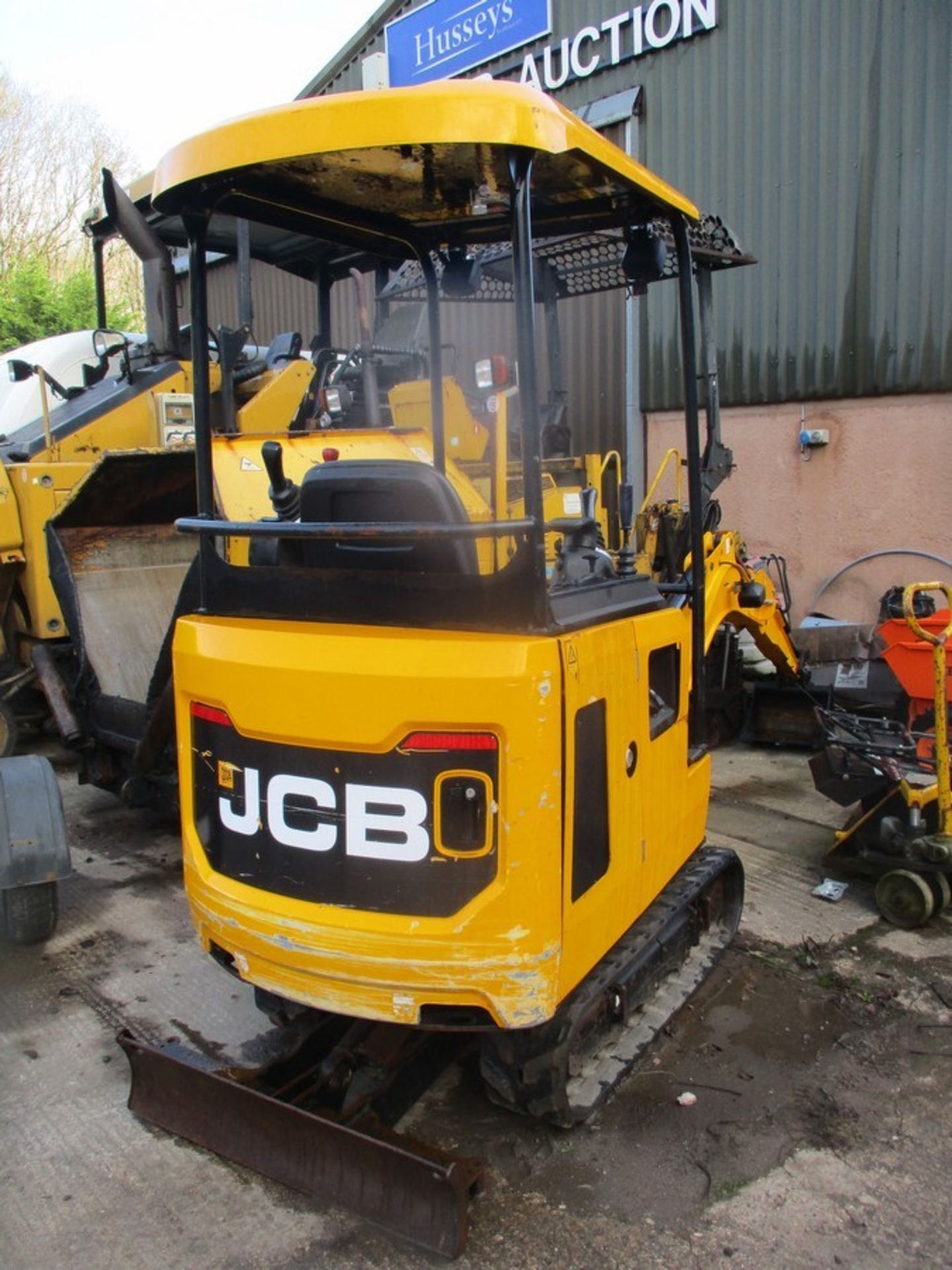 JCB 15C-1 MINI DIGGER 2018 C/W 1 BUCKET 790HRS - Image 3 of 9