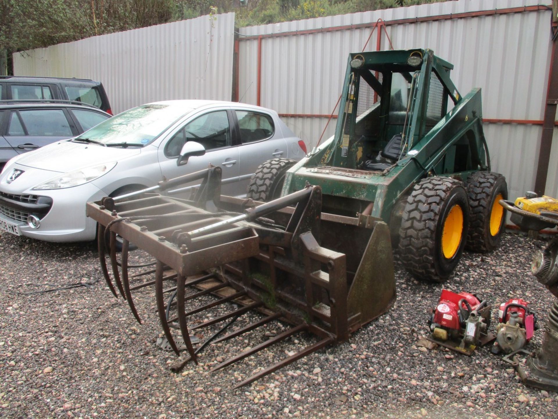 FORD SKIDSTEER C/W BUCKET & GRAB - Image 4 of 9