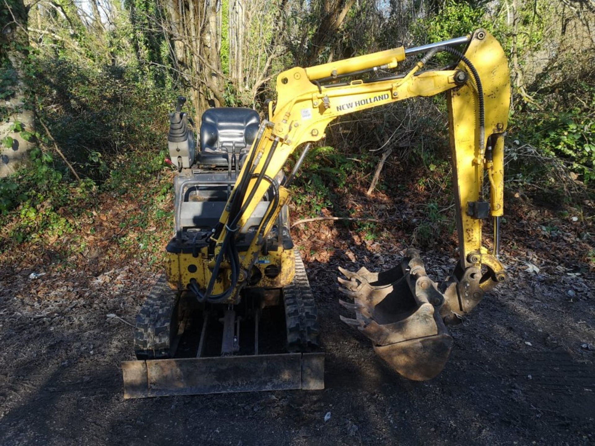 NEW HOLLAND KOBELCO E9SR MICRO DIGGER 1653HRS 3 BUCKETS EXPANDING TRACKS 2 SPEED TRACKING BLADE - Image 2 of 11