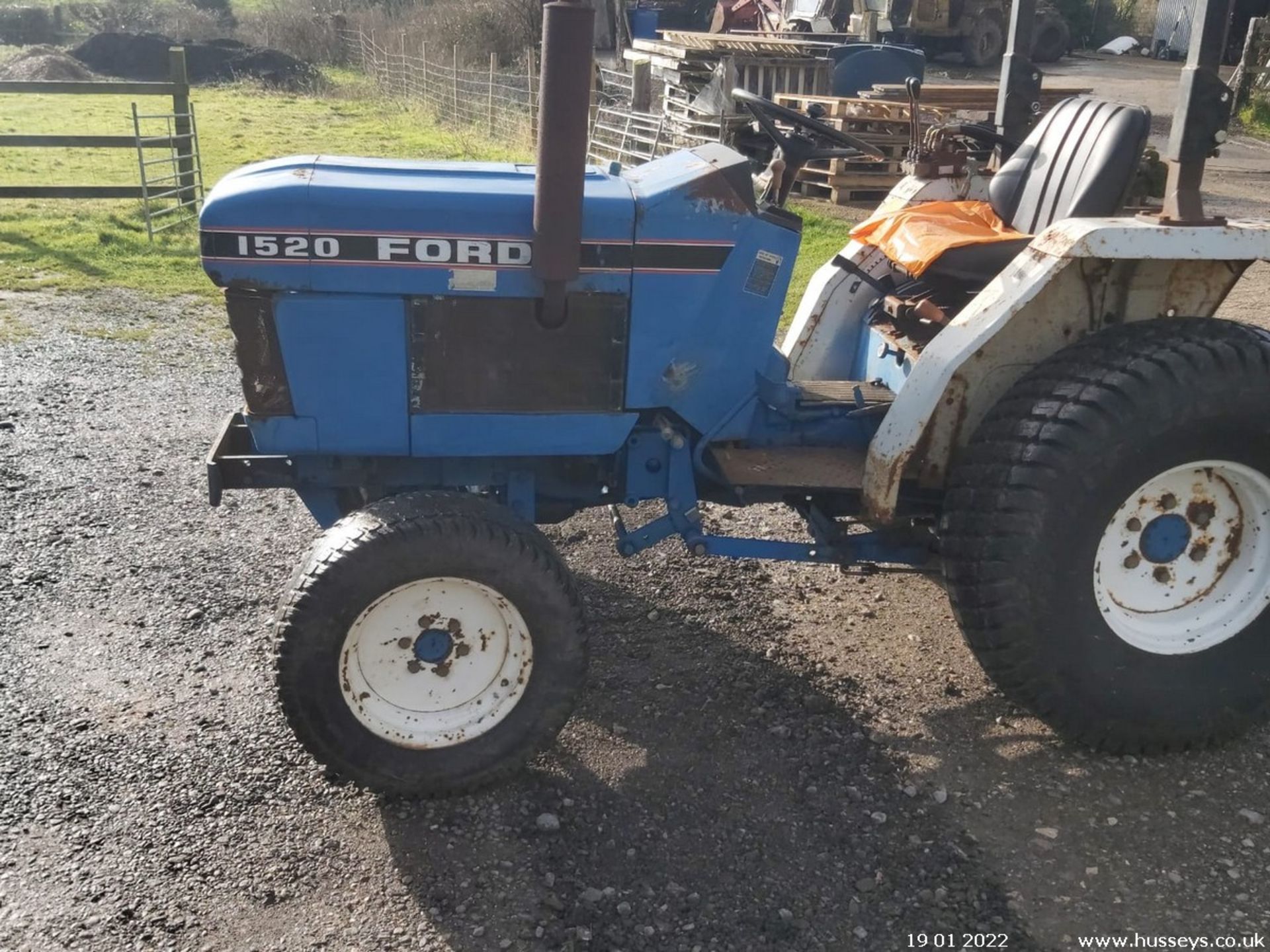 FORD 1520 COMPACT TRACTOR - Image 4 of 5