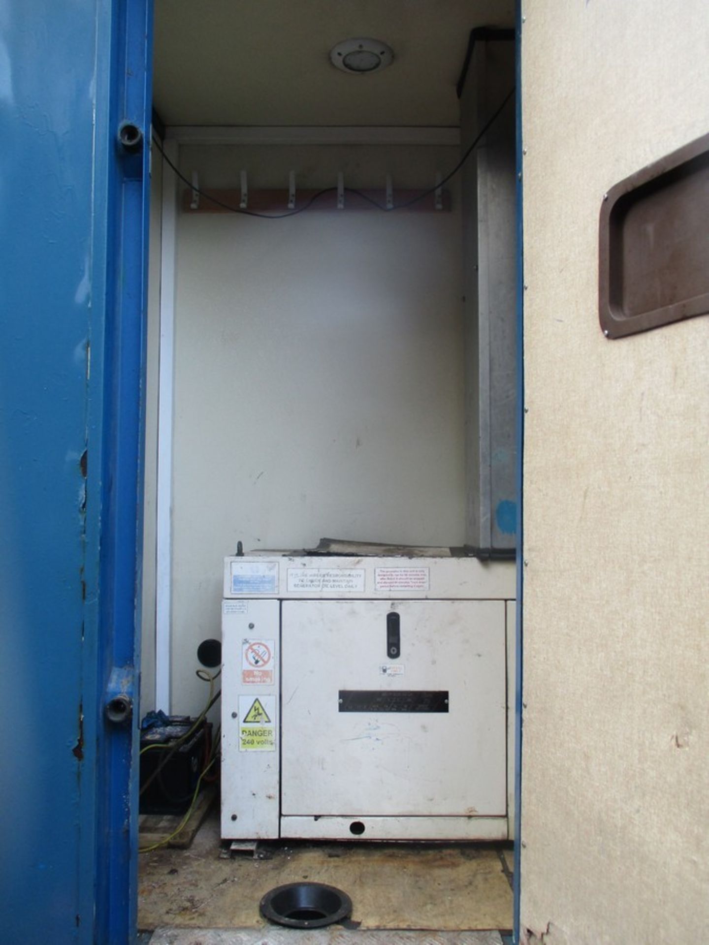 GROUNDHOG GP360 WELFARE UNIT - 6KVA DIESEL GENERATOR, W/C, KITCHEN & RESTROOM - Image 5 of 9