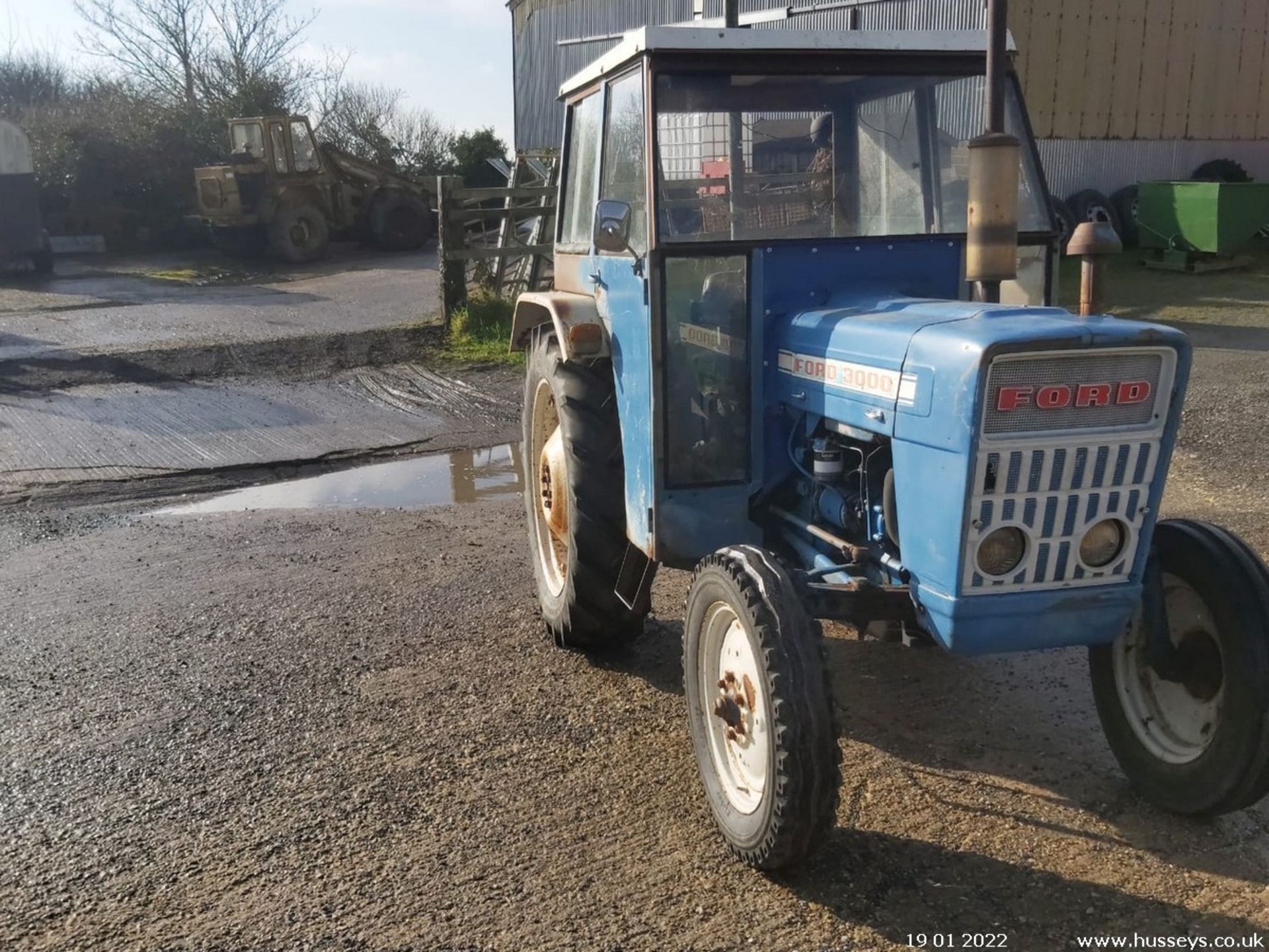 FORD 3000 CABBED 2WD TRACTOR - Image 2 of 5