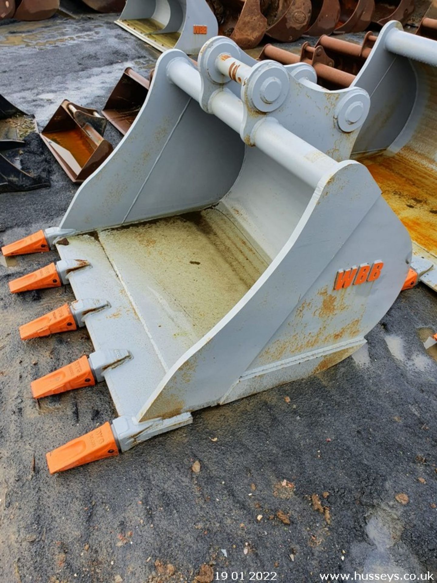 50 INS BULK BUCKET 65MM PINS TO SUIT 13 TON EXCAVATOR (COLLECT FROM WINKLEIGH) - Image 2 of 2