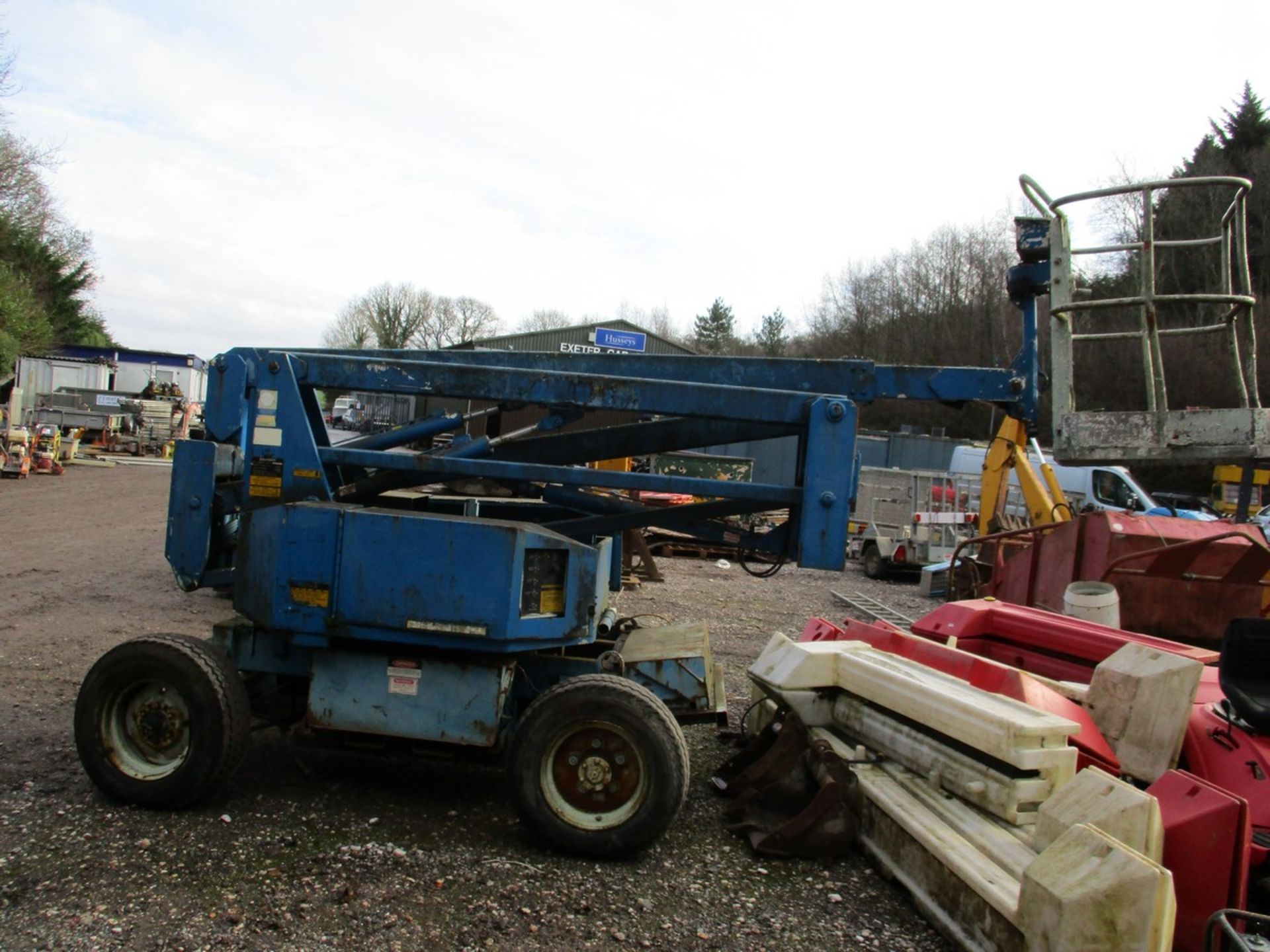 SNORKELIFT UNO-41E MAN LIFT (BUYER TO NOTE HUSSEYS ONSITE FORKLIFT WILL NOT LIFT THIS) - Image 2 of 5