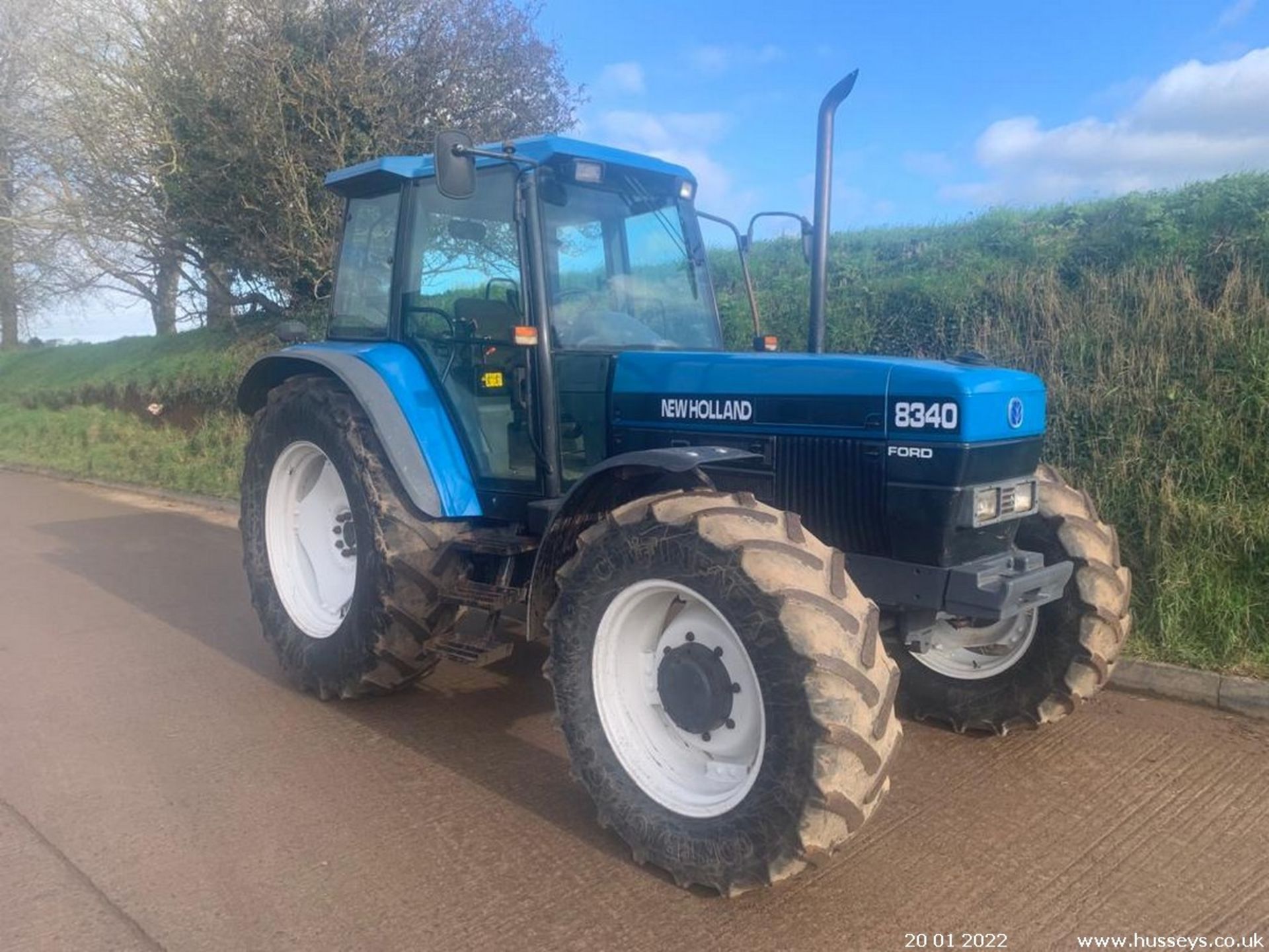 NEW HOLLAND 8340 4WD TRACTOR 1998, 3733HRS 4 SPOOLS, 40K