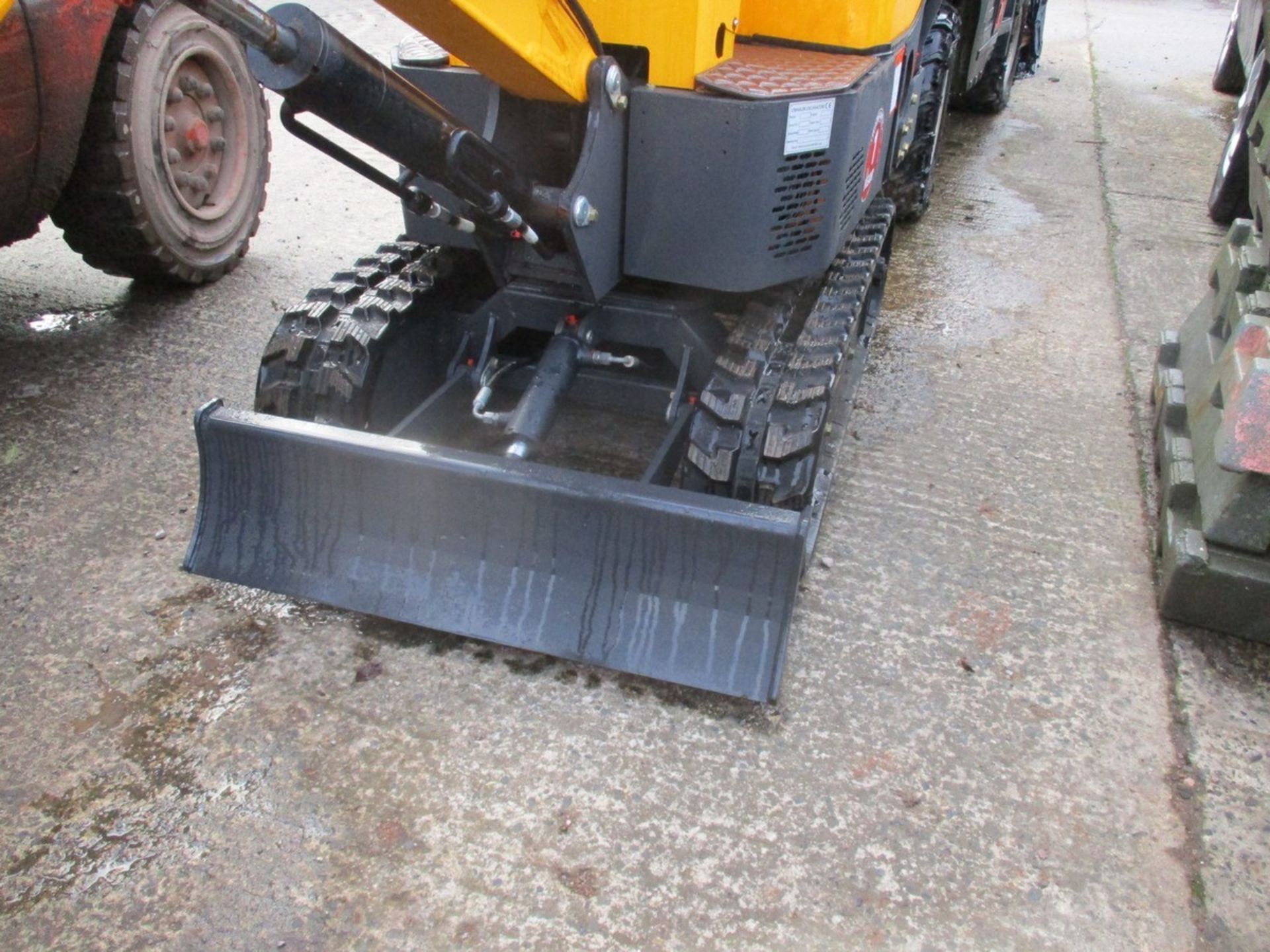 AT10 MINI DIGGER 2021 C/W 1 BUCKET 52HRS - Image 6 of 9