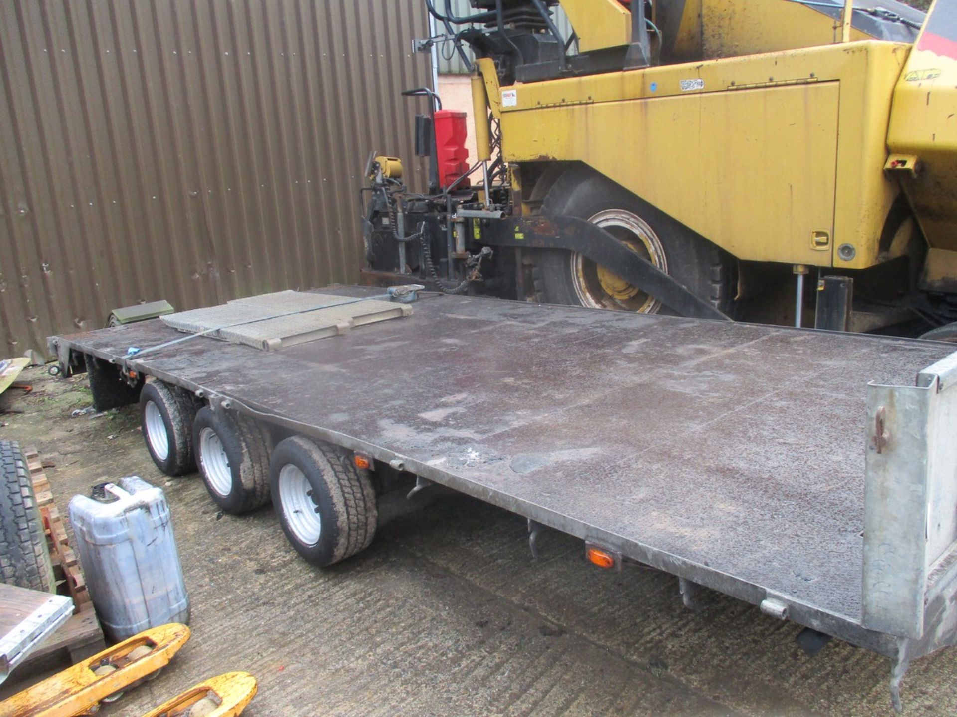 16FT TRI AXLE BATESON TRAILER C.W RAMPS - Image 4 of 6