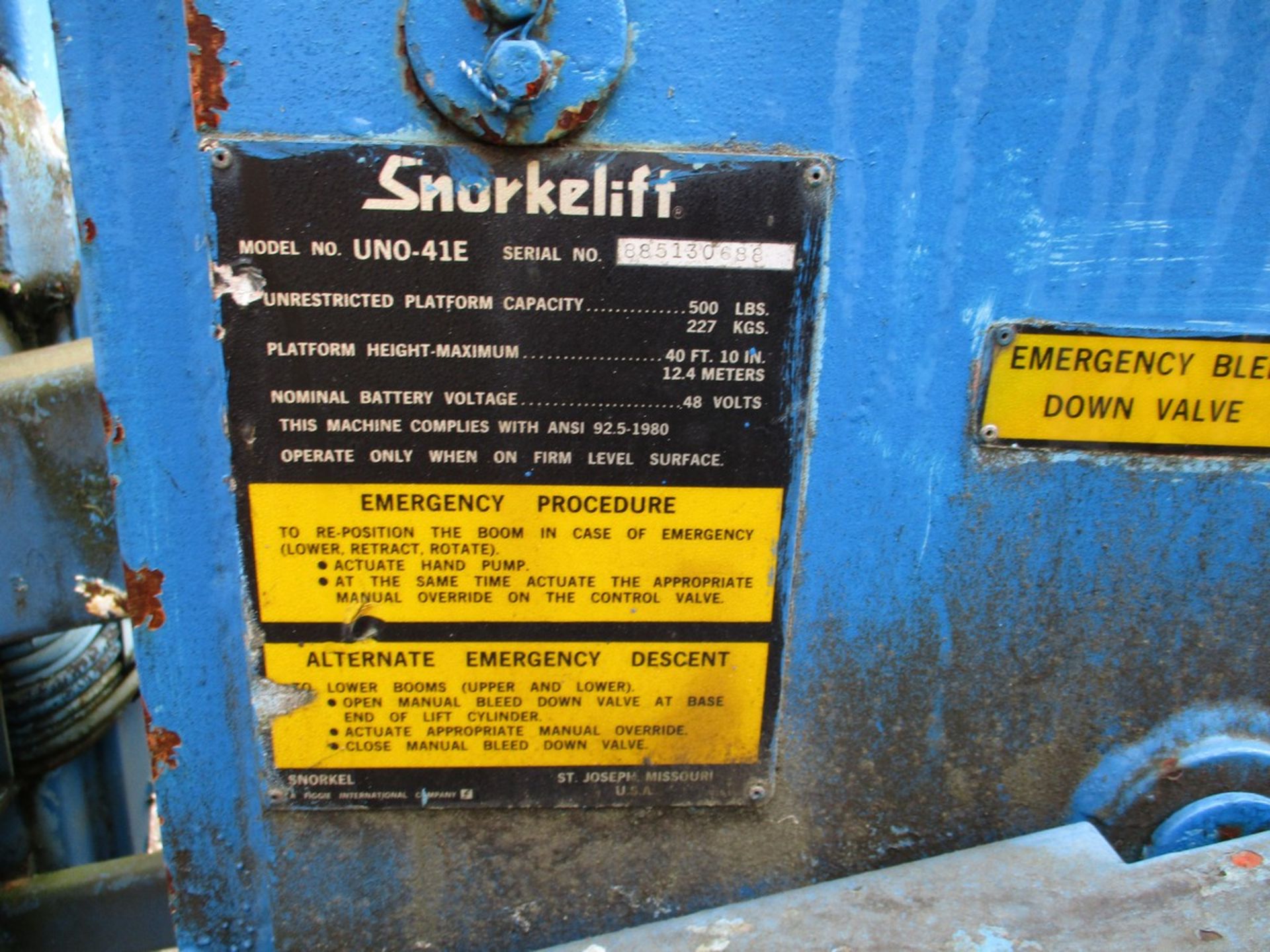 SNORKELIFT UNO-41E MAN LIFT (BUYER TO NOTE HUSSEYS ONSITE FORKLIFT WILL NOT LIFT THIS) - Image 4 of 5