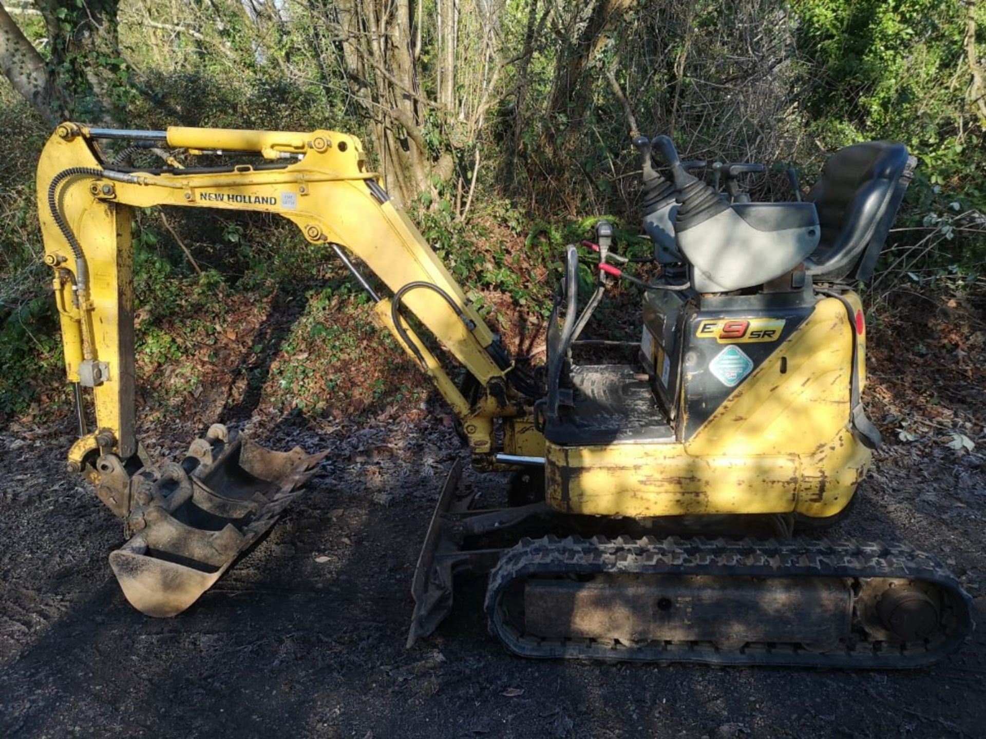 NEW HOLLAND KOBELCO E9SR MICRO DIGGER 1653HRS 3 BUCKETS EXPANDING TRACKS 2 SPEED TRACKING BLADE - Image 5 of 11