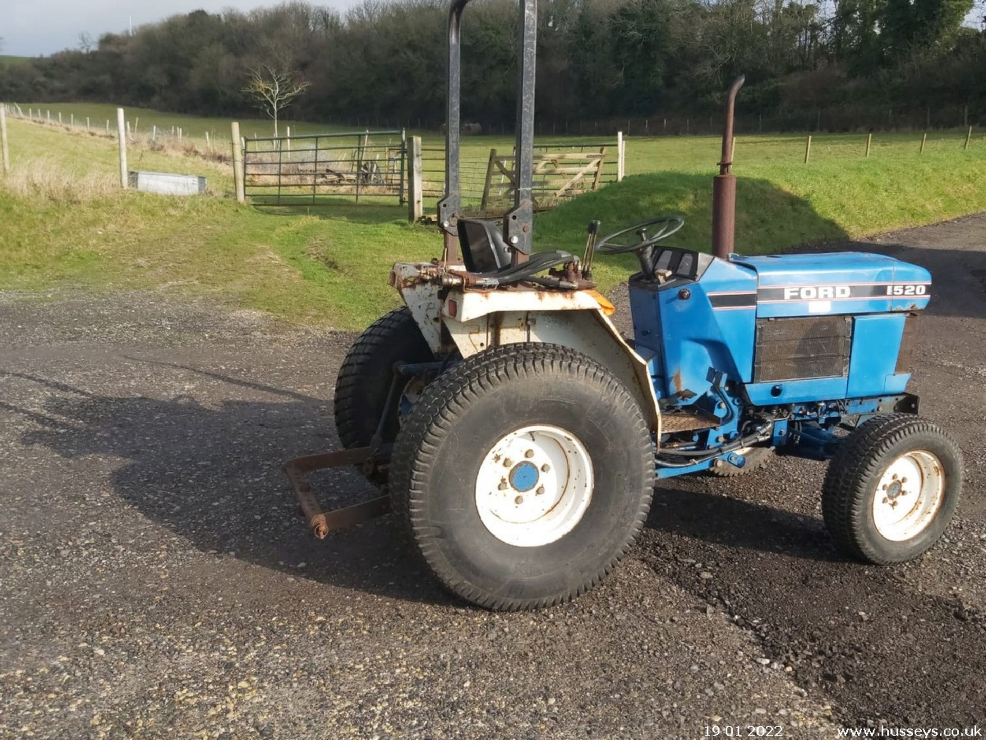 FORD 1520 COMPACT TRACTOR - Image 3 of 5