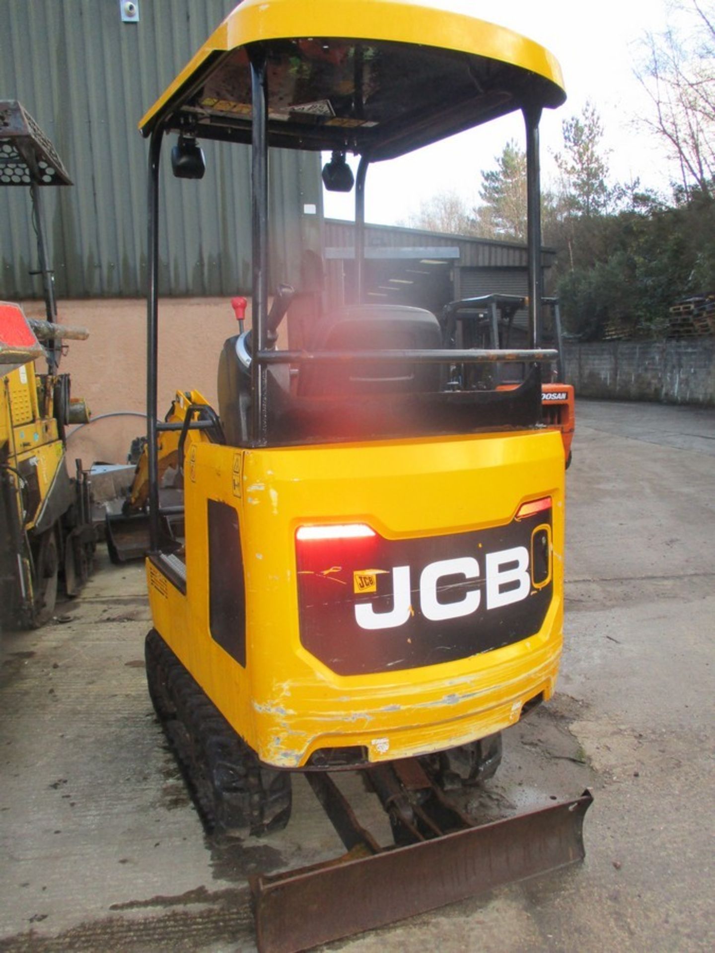 JCB 15C-1 MINI DIGGER 2018 C/W 1 BUCKET 790HRS - Image 4 of 9